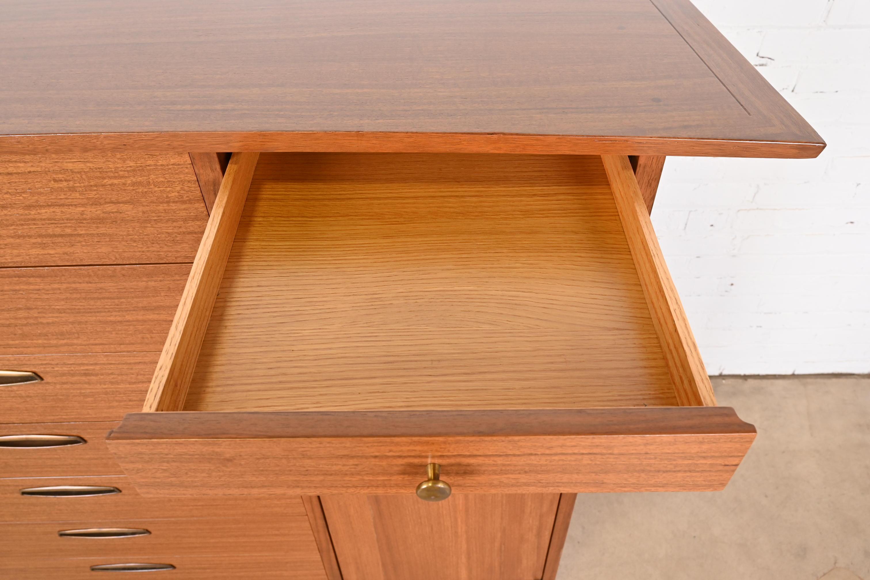 Cassapanca da gentiluomo in legno di alloro delle Indie Orientali di George Nakashima per Widdicomb in vendita 6