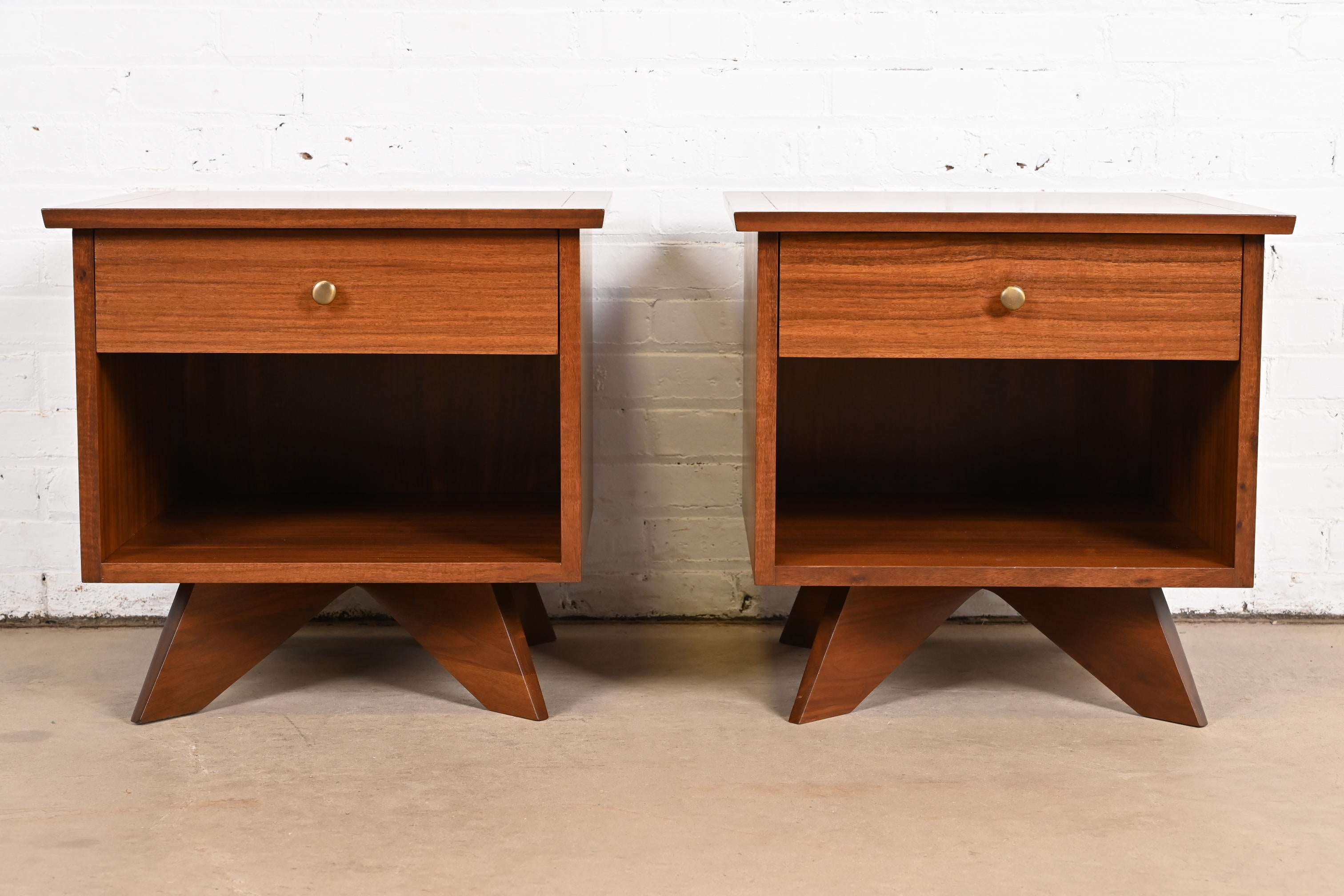 A very rare and exceptional pair of mid-century Organic Modern nightstands

By George Nakashima for Widdicomb Furniture, 