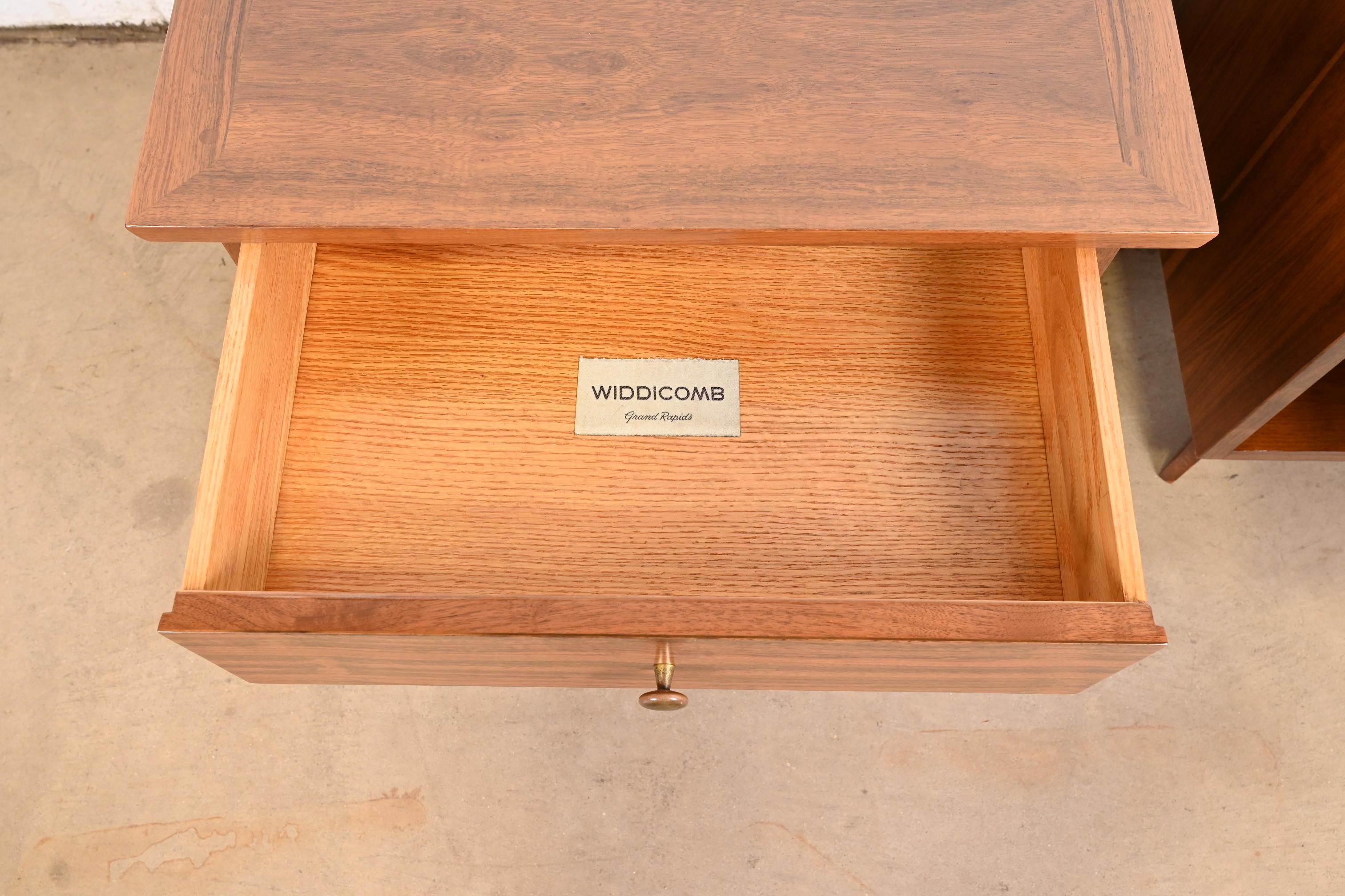 Tables de nuit en bois de laurier des Indes orientales George Nakashima pour Widdicomb, restaurées 3