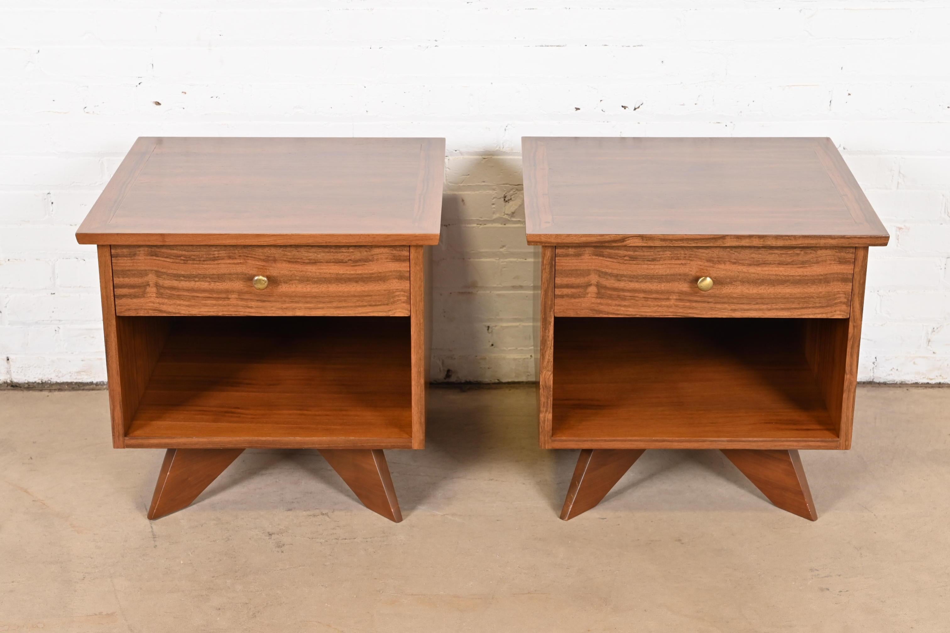 A very rare and exceptional pair of mid-century Organic Modern nightstands

By George Nakashima for Widdicomb Furniture, 