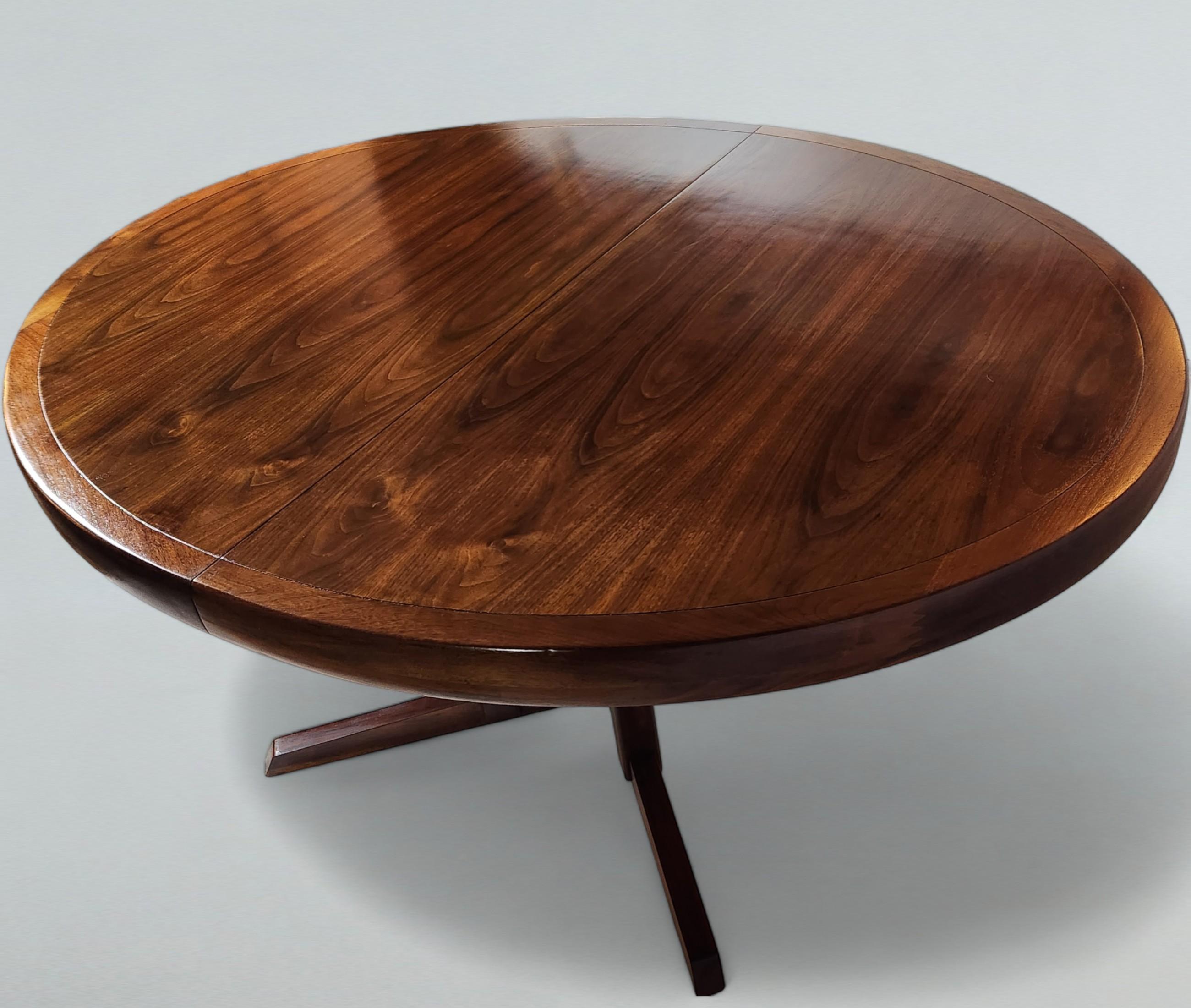 American George Nakashima Extendable Walnut Dining Table Model 277 for Widdicomb, 1959 For Sale