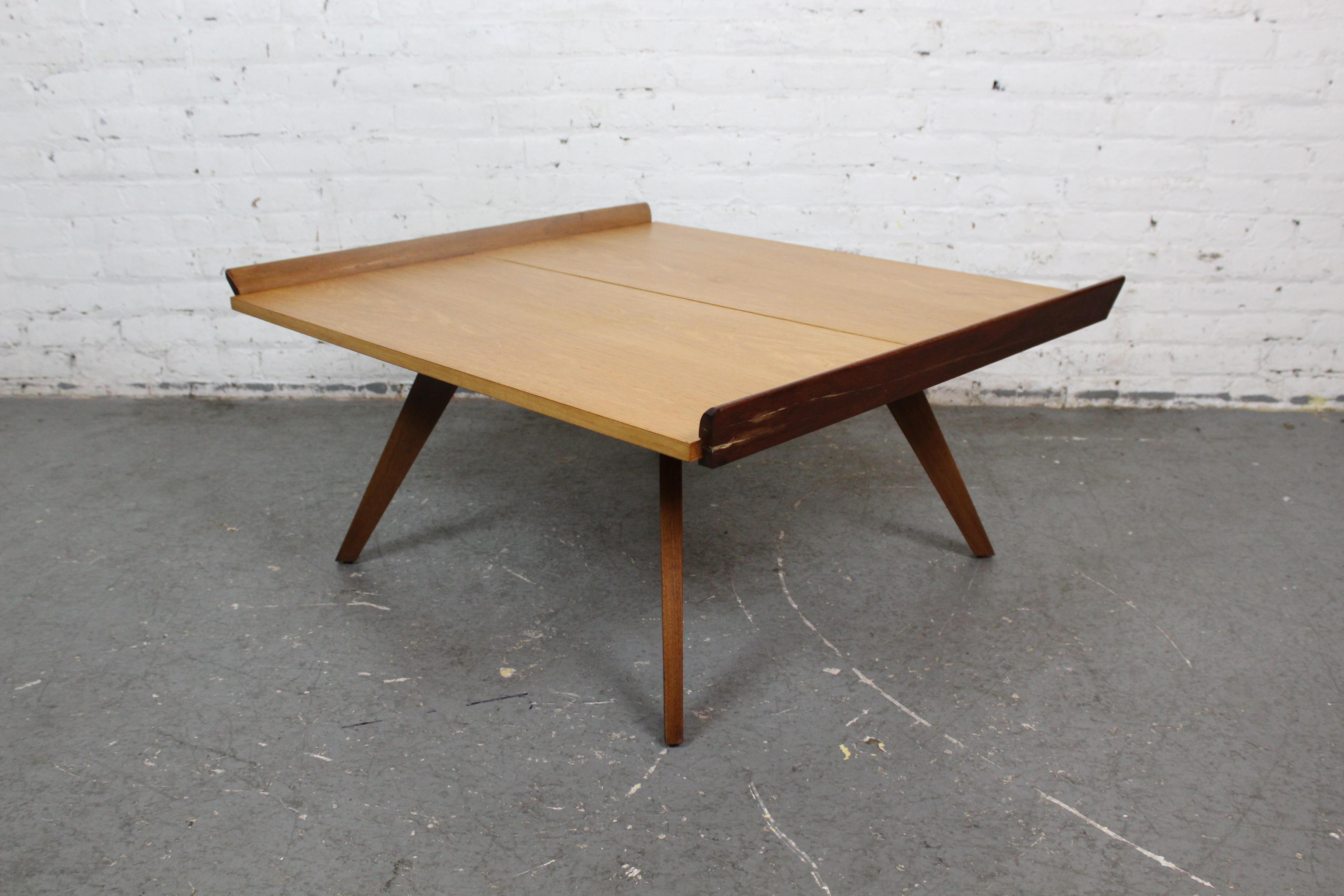 Mid-Century Modern Table à pieds évasés George Nakashima pour Knoll Studio en vente