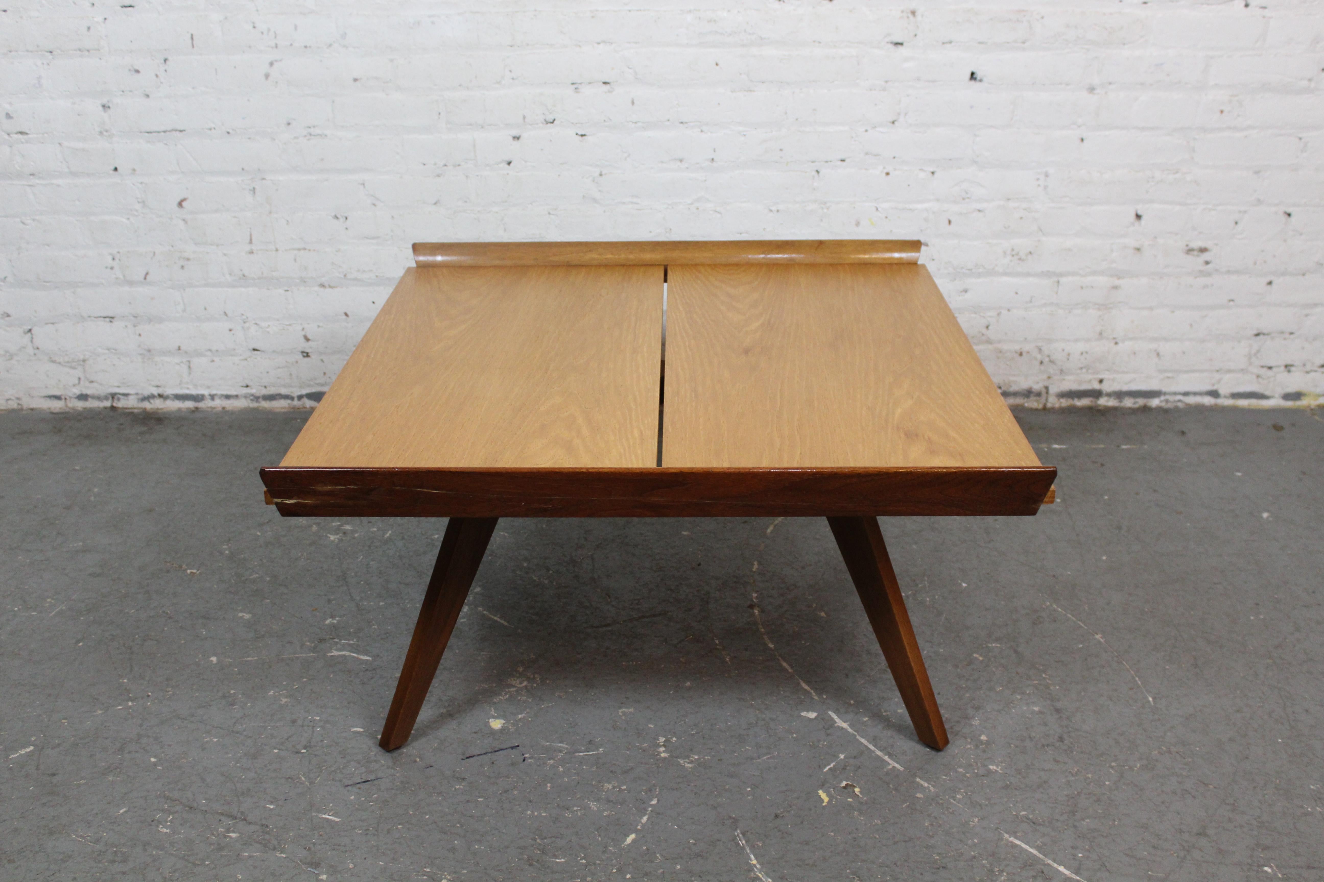 Américain Table à pieds évasés George Nakashima pour Knoll Studio en vente