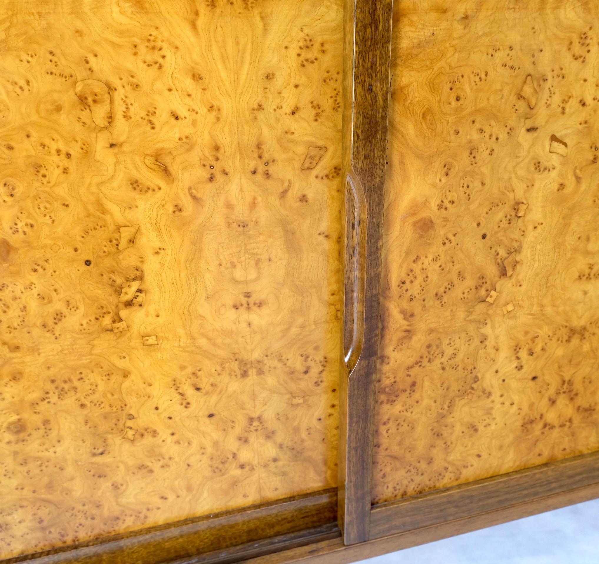 20ième siècle George Nakashima for Widdicomb Long Dresser Credenza Cabinet Burl Slide Doors  en vente