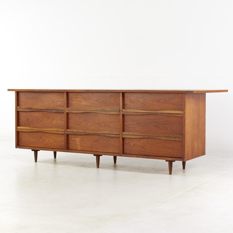Mid-Century Modern George Nakashima for Widdicomb Mid Century Walnut 9 Drawer Lowboy Dresser For Sale