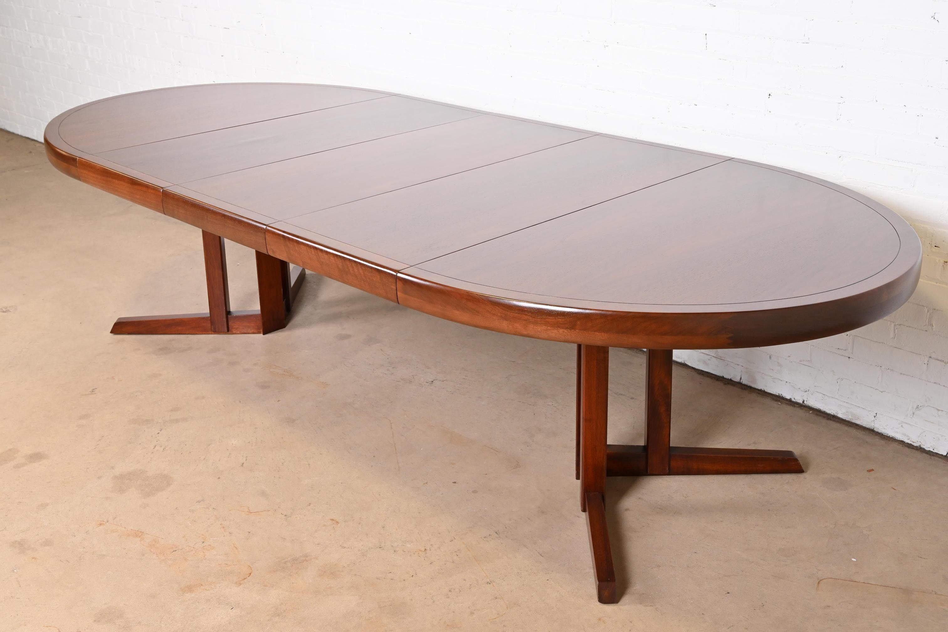 A very rare and exceptional midcentury organic Modern dining table

By George Nakashima for Widdicomb Furniture, 