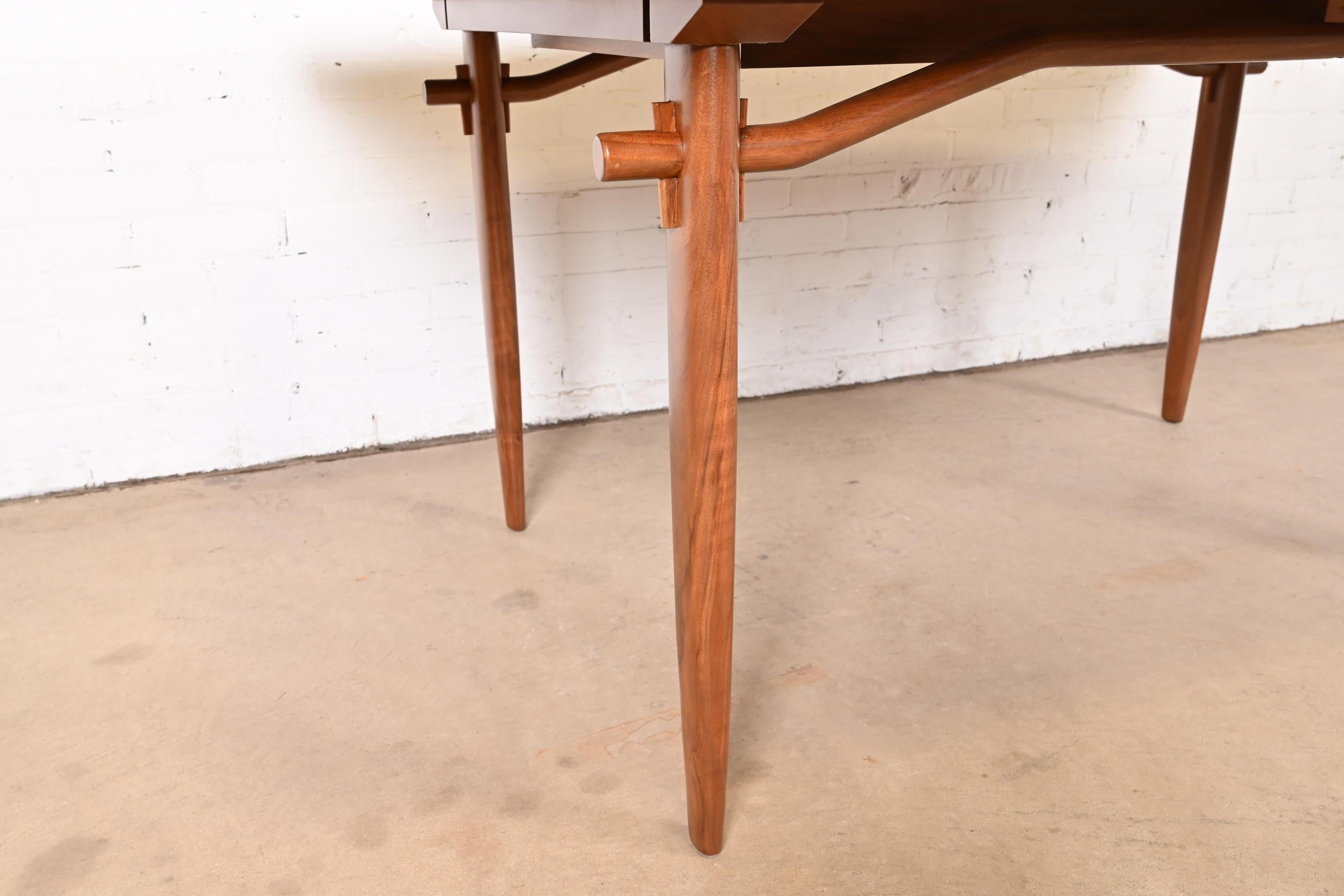 Table de salle à manger à rallonge George Nakashima de la collection Widdicomb Origins en vente 10