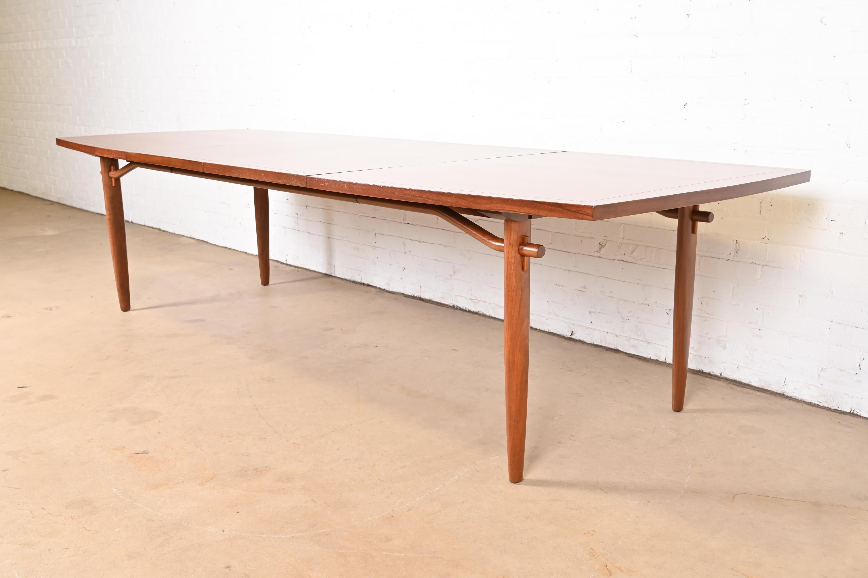 Mid-Century Modern Table de salle à manger à rallonge George Nakashima de la collection Widdicomb Origins en vente