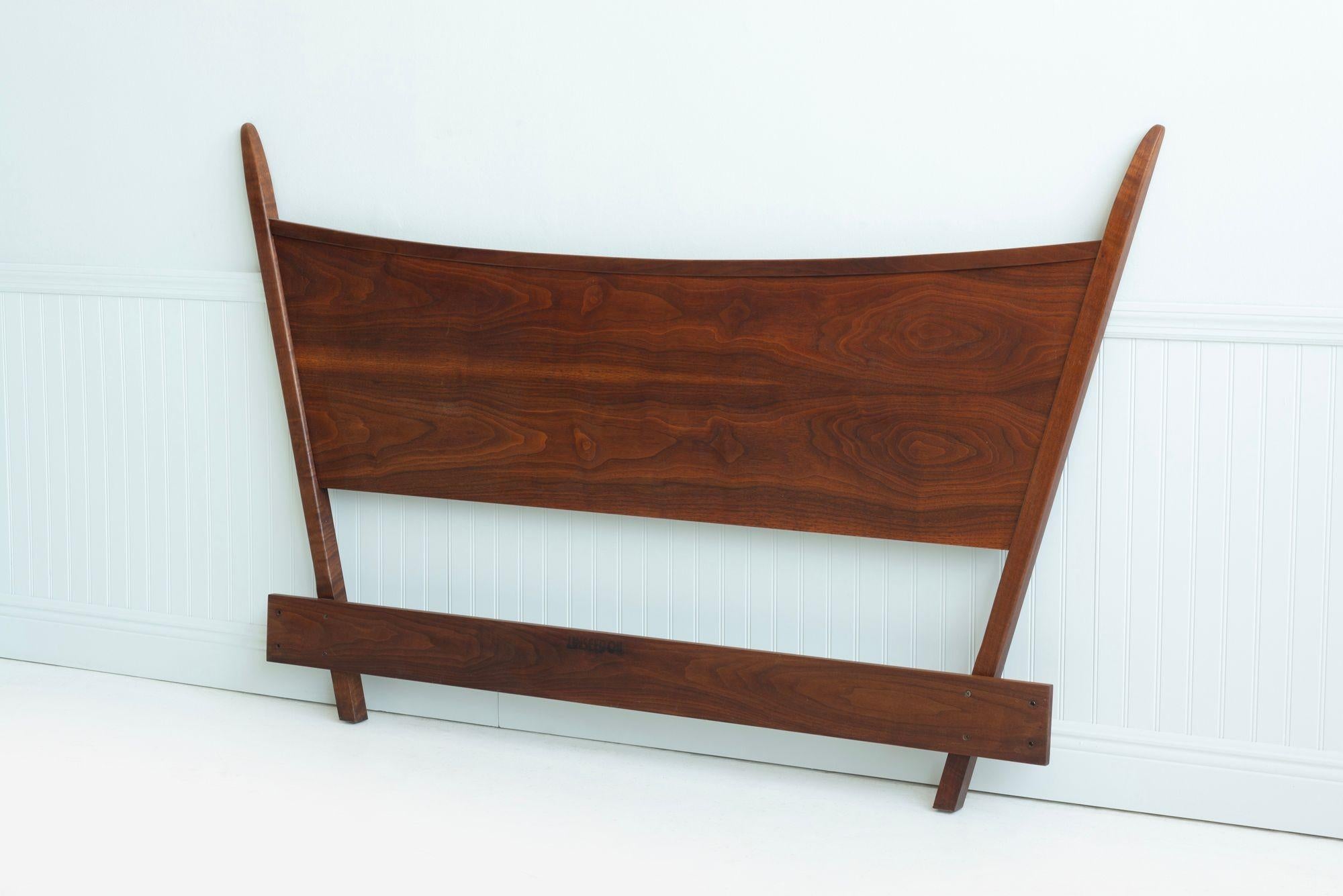Mid-Century Modern George Nakashima pour Widdicomb Tête de lit en noyer noir huilé, 1958 en vente