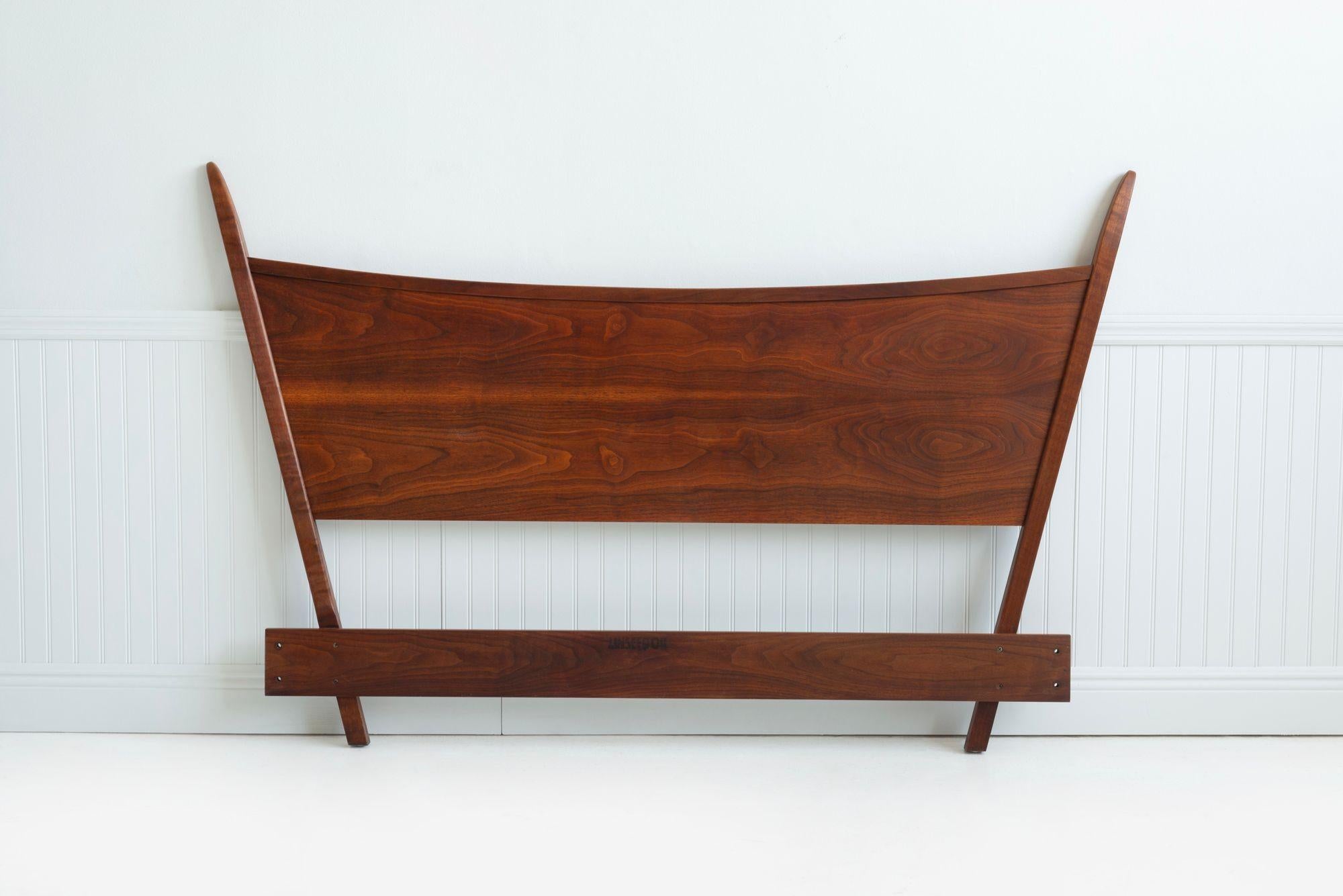 George Nakashima pour Widdicomb Tête de lit en noyer noir huilé, 1958 Bon état - En vente à Chicago, IL