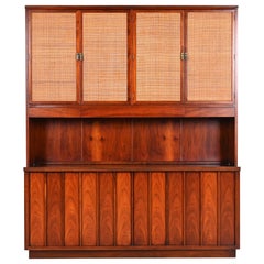 George Nakashima für Widdicomb: Sideboard aus Nussbaum und Schilfrohr mit Hutch