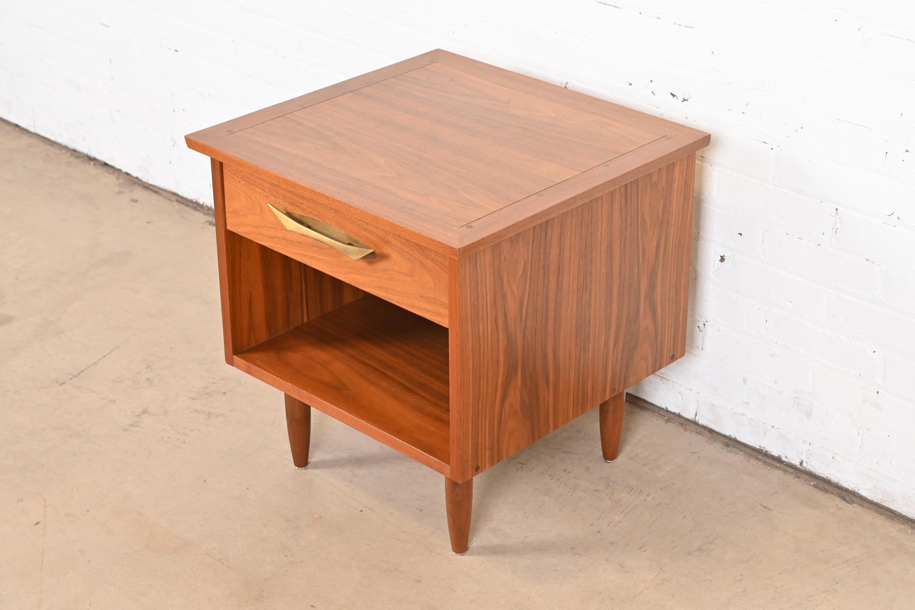 George Nakashima for Widdicomb Sculpted Walnut Nightstand, 1960s In Good Condition In South Bend, IN