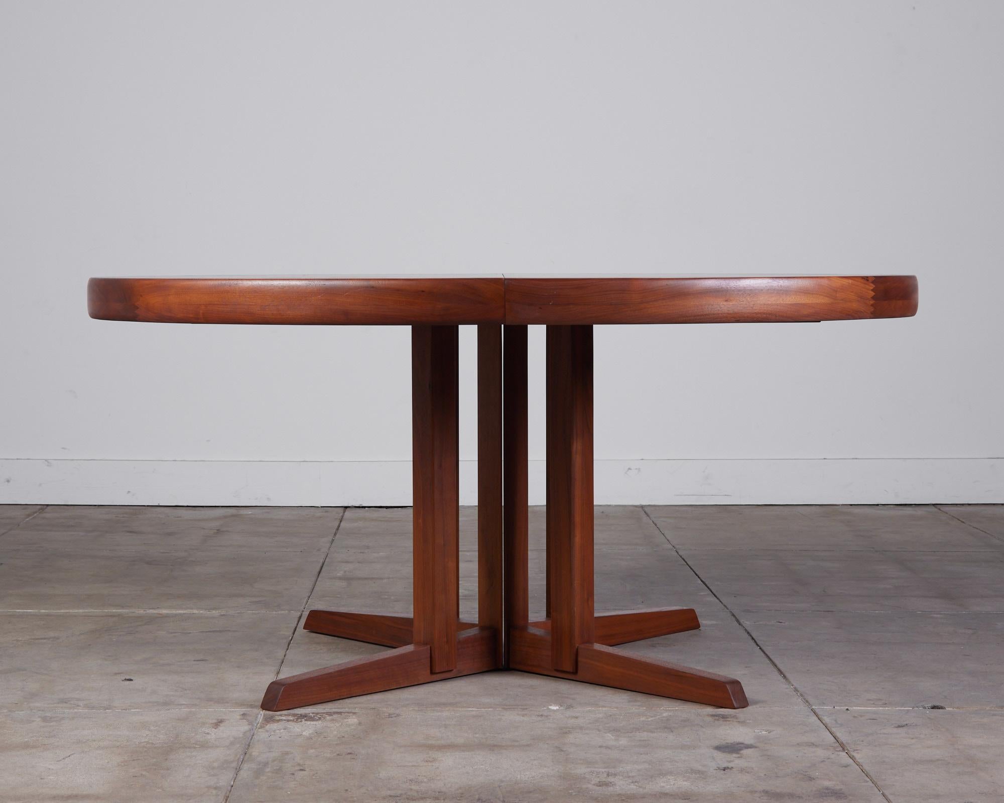 George Nakashima for Widdicomb Walnut Dining Table In Excellent Condition In Los Angeles, CA