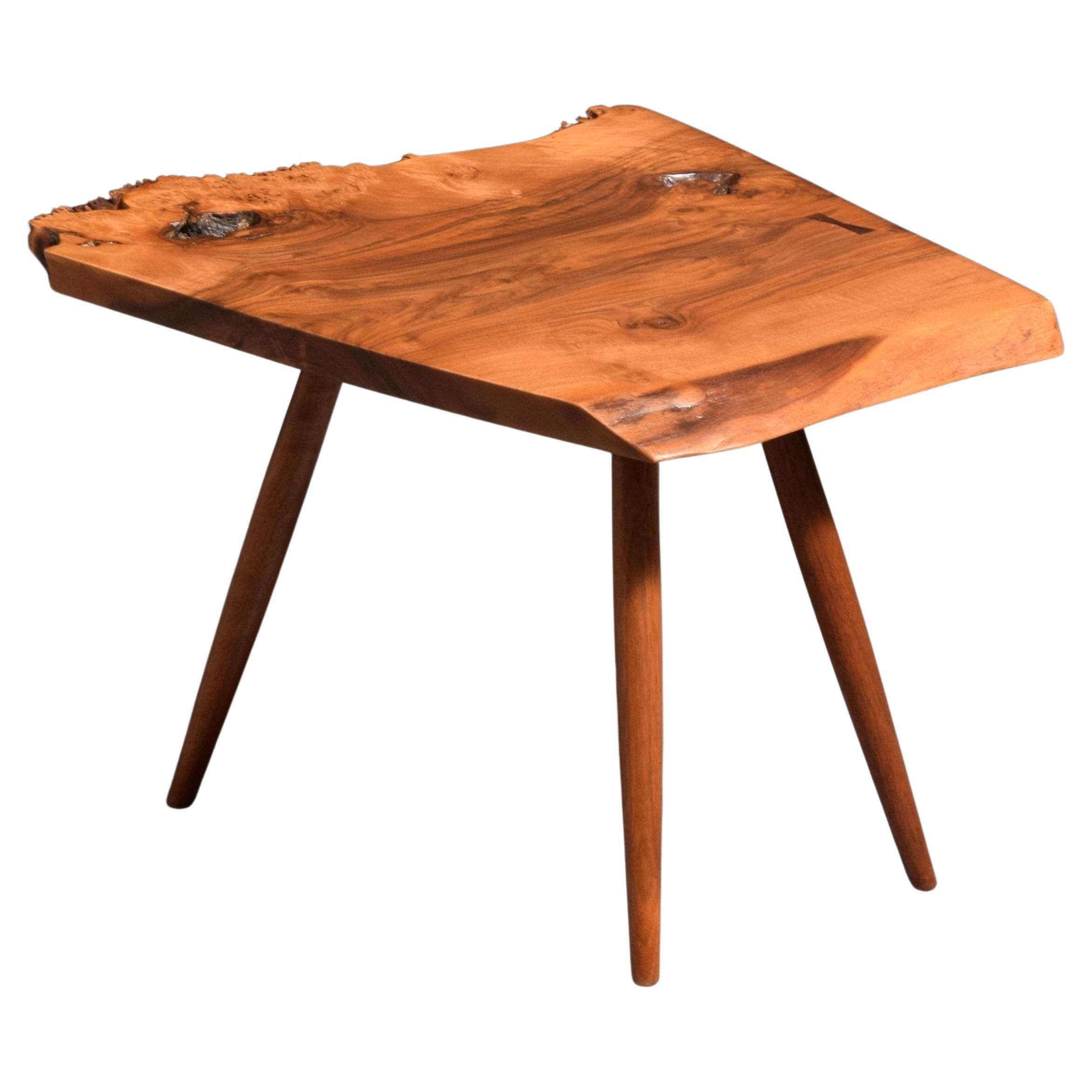 George Nakashima Beistell-/Endtisch mit freier Kante im Angebot