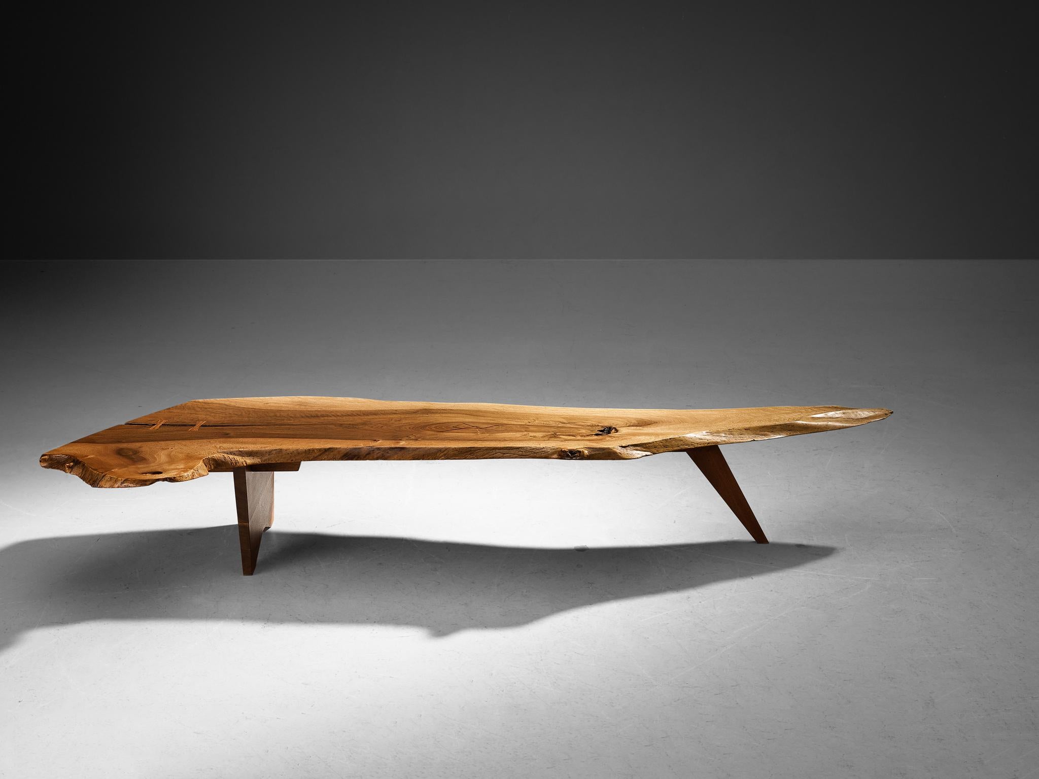 Table basse à bord libre George Nakashima en noyer anglais en vente 6