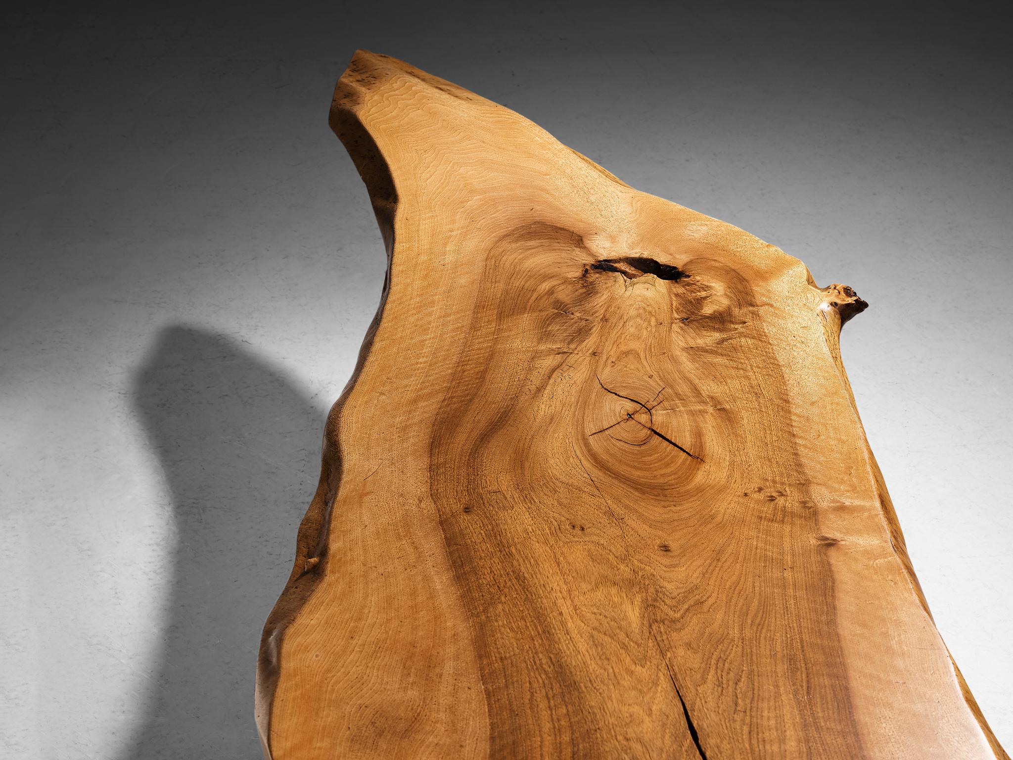 Mid-Century Modern Table basse à bord libre George Nakashima en noyer anglais en vente