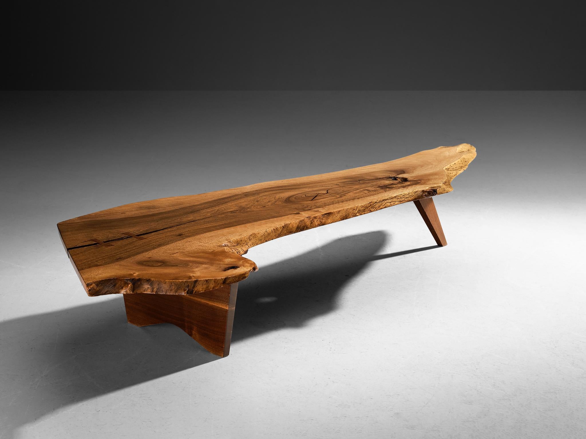 George Nakashima Free Edge Slab Couchtisch in Nussbaum im Angebot 3