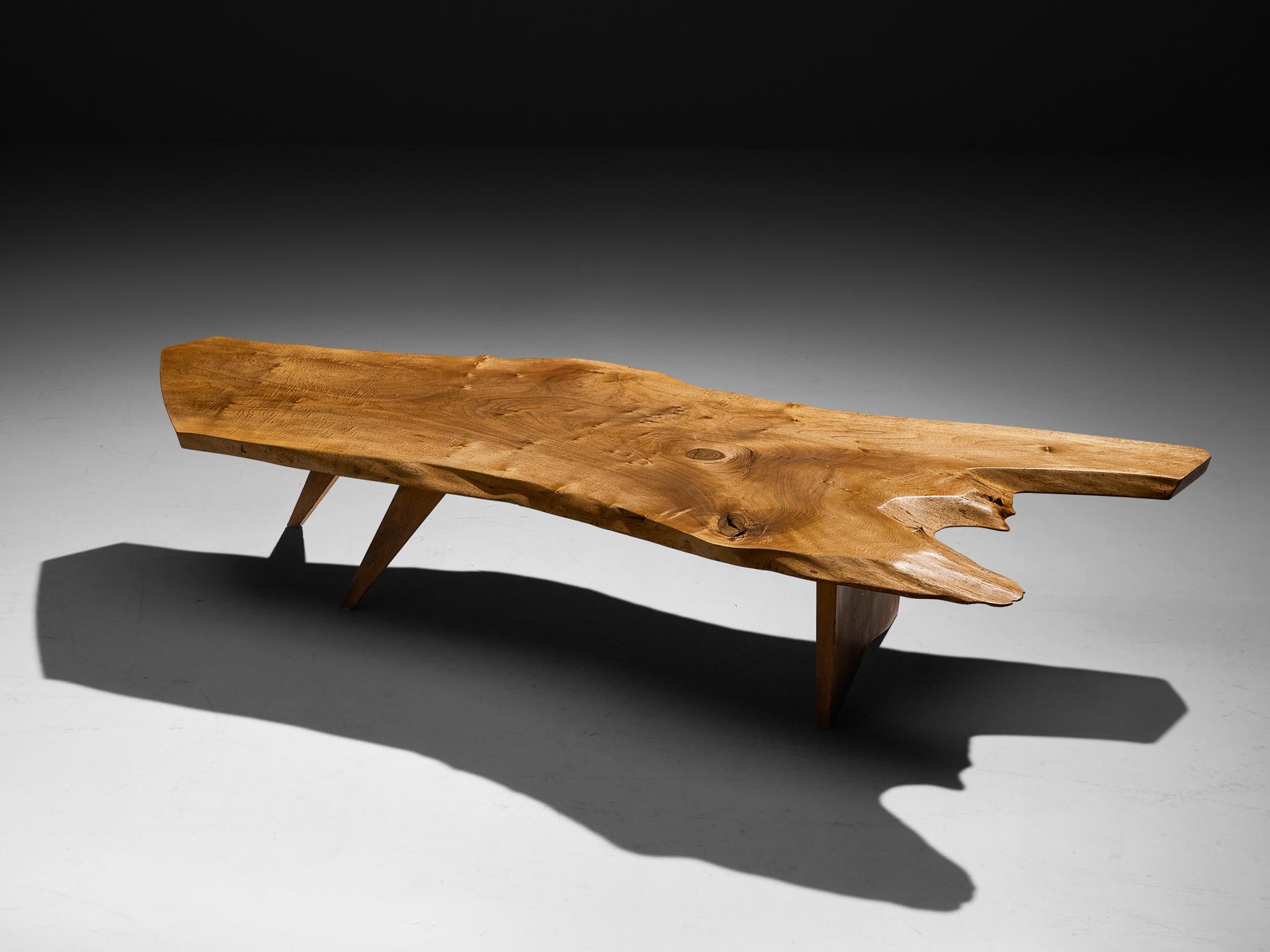 Mid-Century Modern Table basse à bord libre George Nakashima en noyer en vente