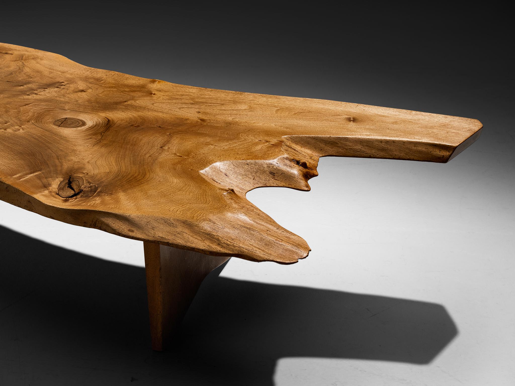 Américain Table basse à bord libre George Nakashima en noyer en vente