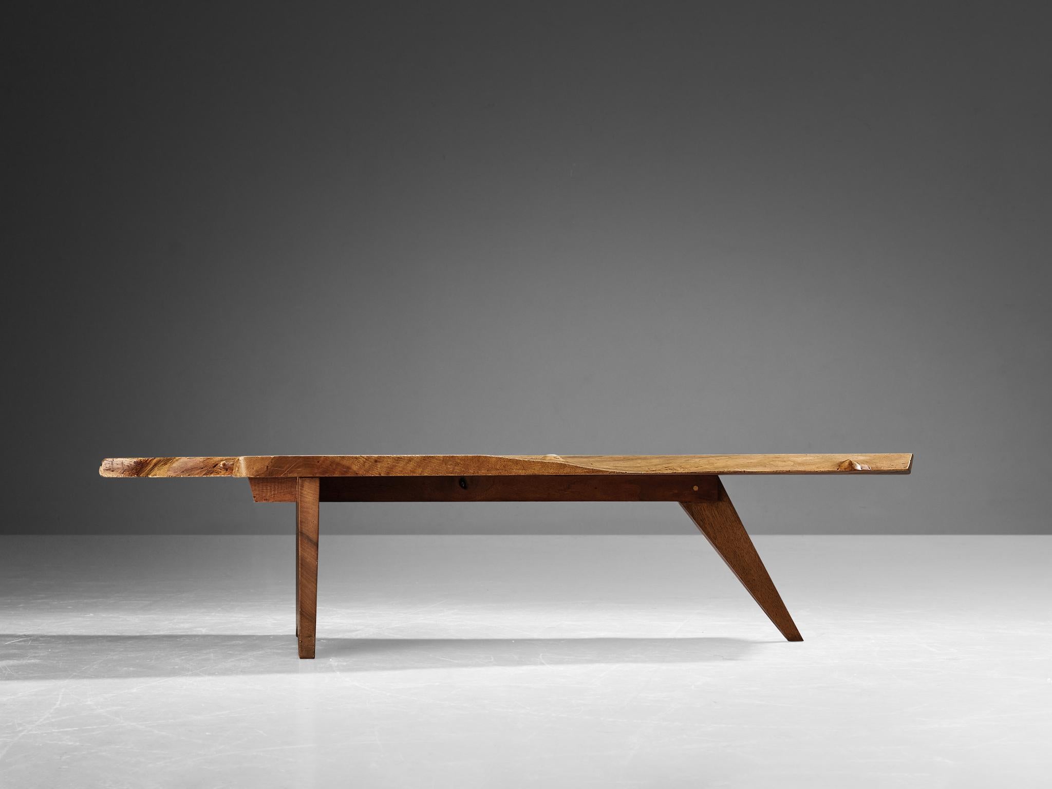 George Nakashima Free Edge 'Slab' Coffee Table in Walnut  In Good Condition For Sale In Waalwijk, NL