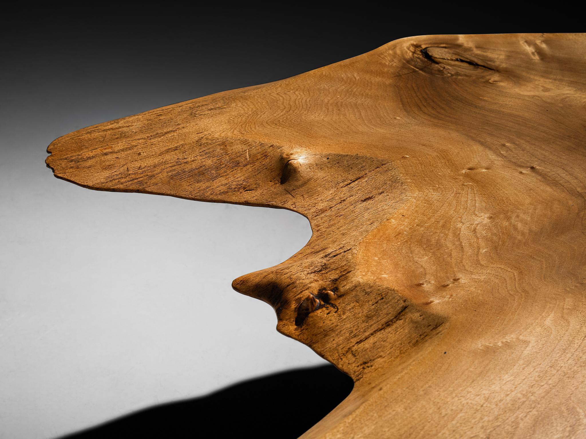 Table basse à bord libre George Nakashima en noyer Bon état - En vente à Waalwijk, NL