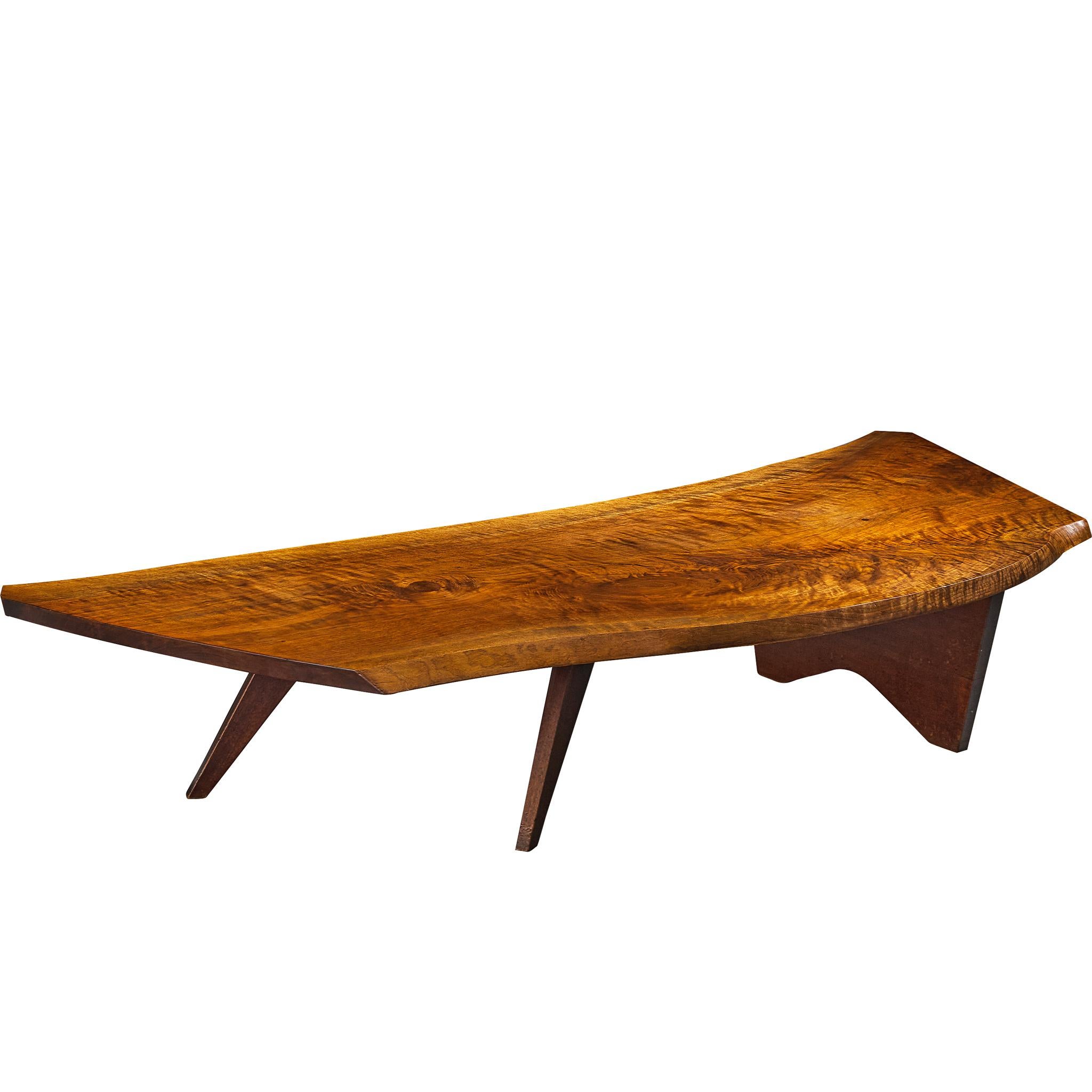 George Nakashima Free Edge 'Slab I' Couchtisch in Nussbaum
