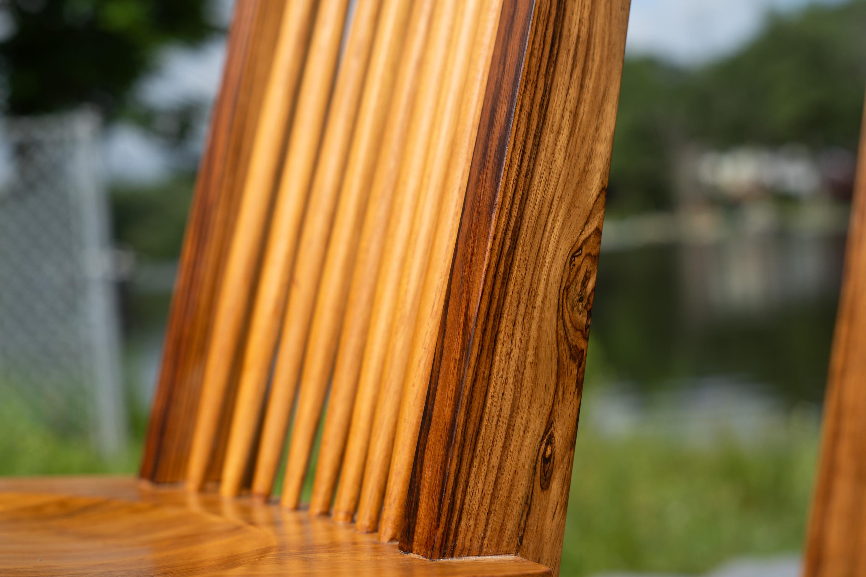 Von George Nakashima inspirierter Satz von vier Esszimmerstühlen im konischen Stil Gemischte Harthölzer im Angebot 4