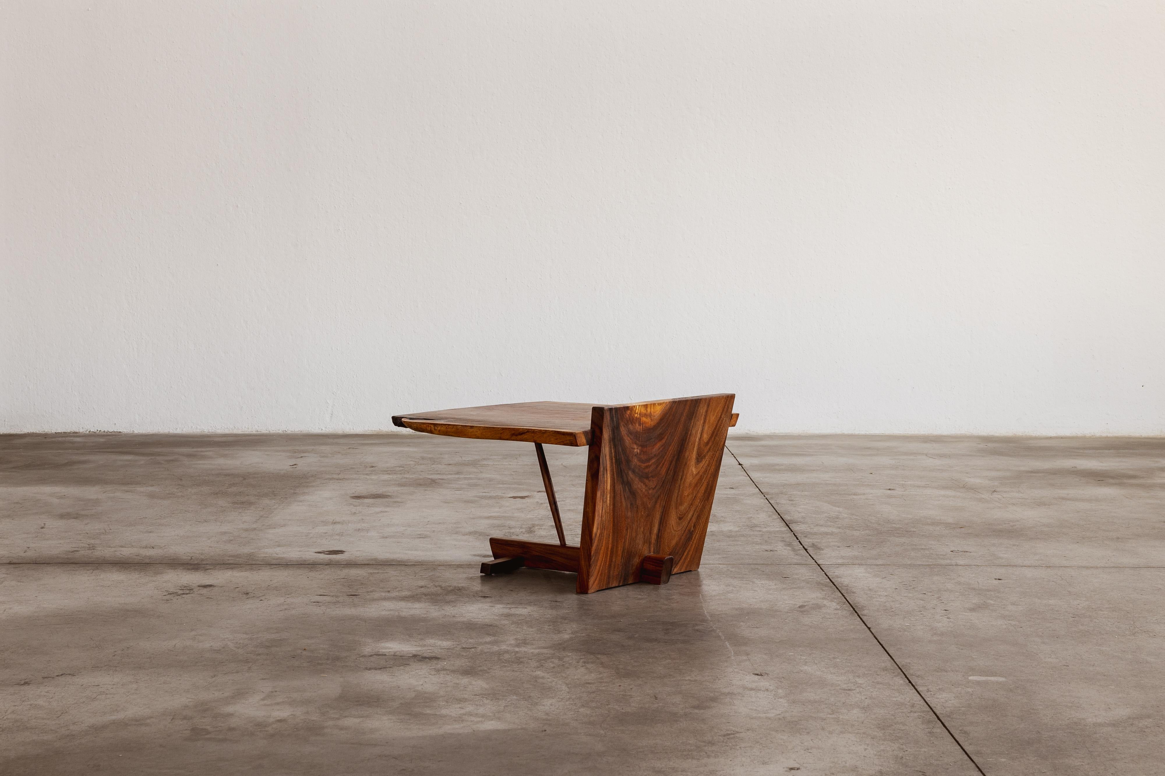 George Nakashima “Kevin” Side Table, 1967 Bon état - En vente à Lonigo, Veneto