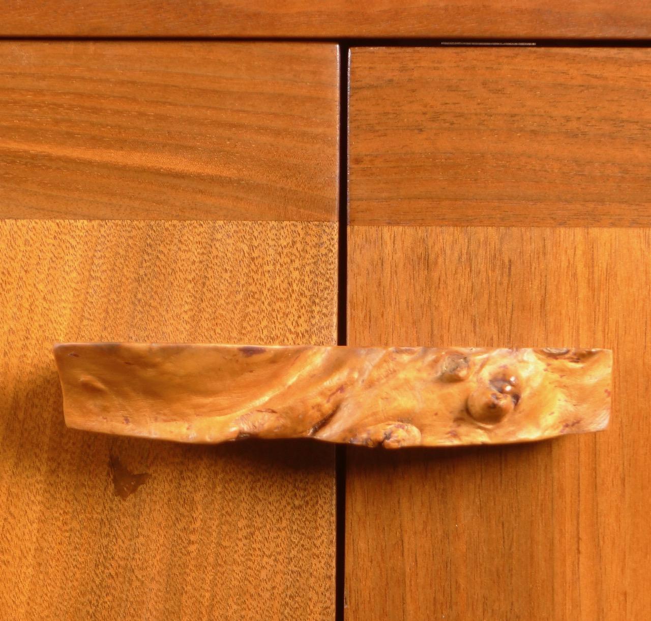 Kornblut-Schrank aus amerikanischem schwarzem Nussbaumholz von George Nakashima, 1972, New Hope USA (Moderne der Mitte des Jahrhunderts) im Angebot