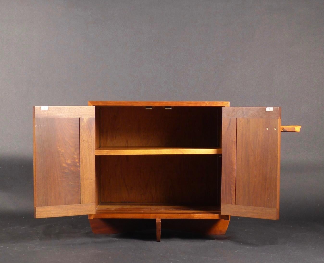 George Nakashima, Kornblut Cabinet in American Black Walnut, 1972, New Hope USA In Good Condition For Sale In Wargrave, Berkshire