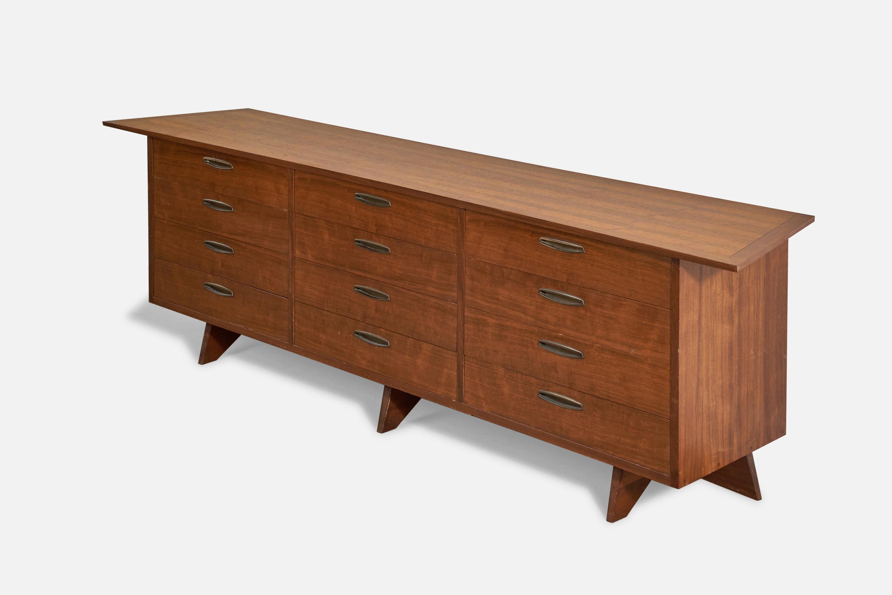 George Nakashima, Large Chest of Drawers, Walnut, for Widdicomb, America 1960s In Good Condition For Sale In High Point, NC