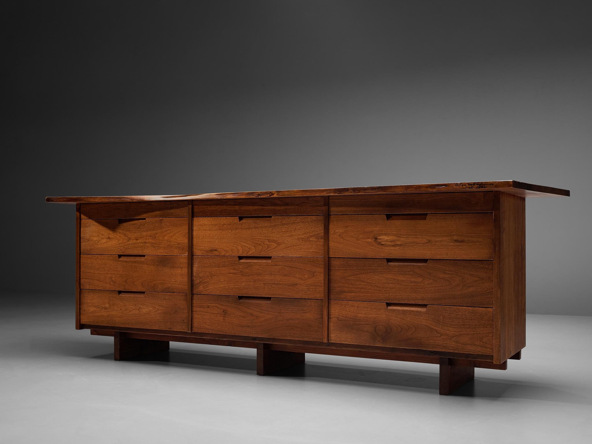 George Nakashima Large Sideboard with Drawers in Walnut In Good Condition In Waalwijk, NL