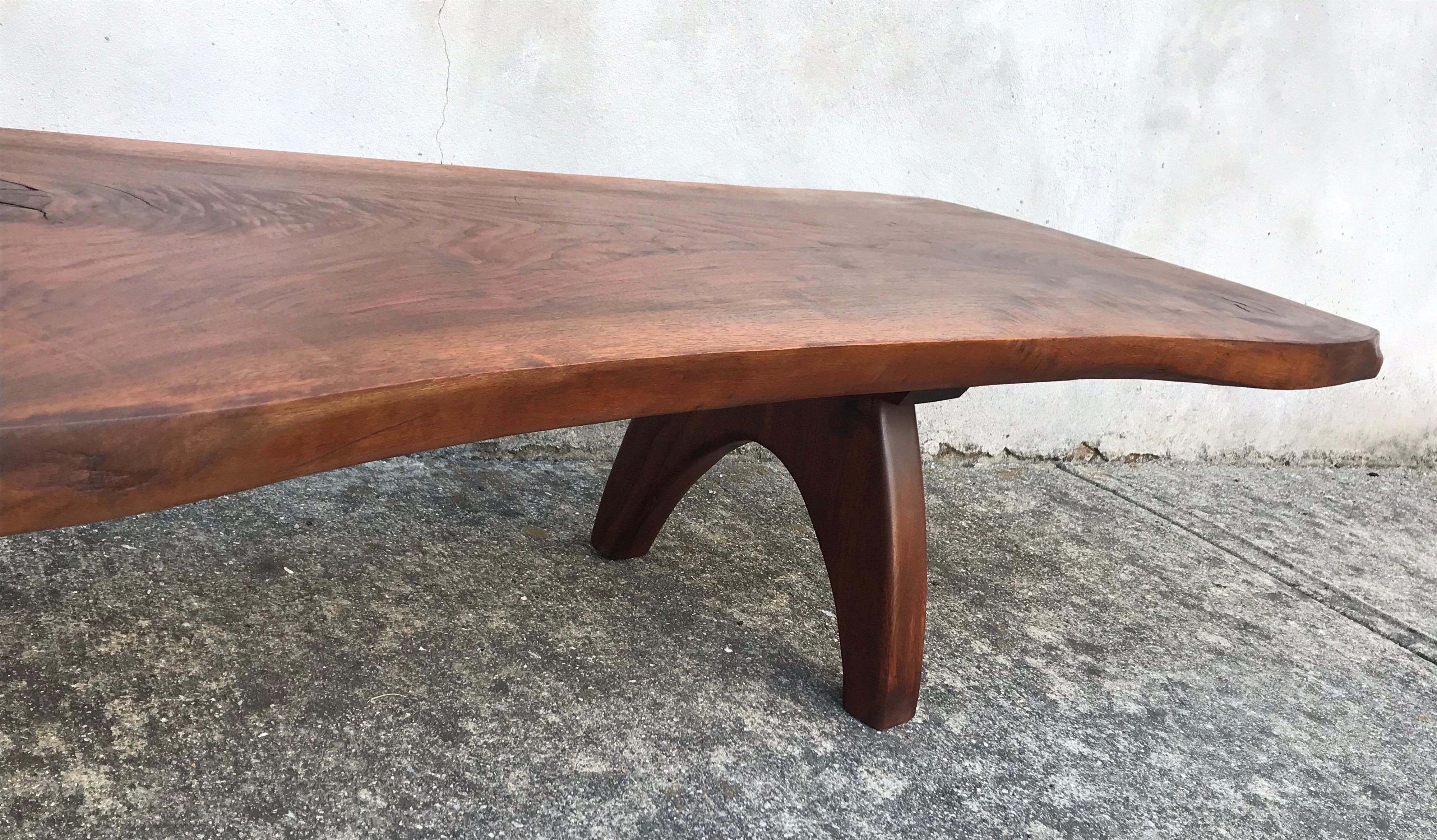 Mid Century Live Edge Black Walnut Bench, George Nakashima, In The Style Of, 9' In Good Condition For Sale In Bedford Hills, NY