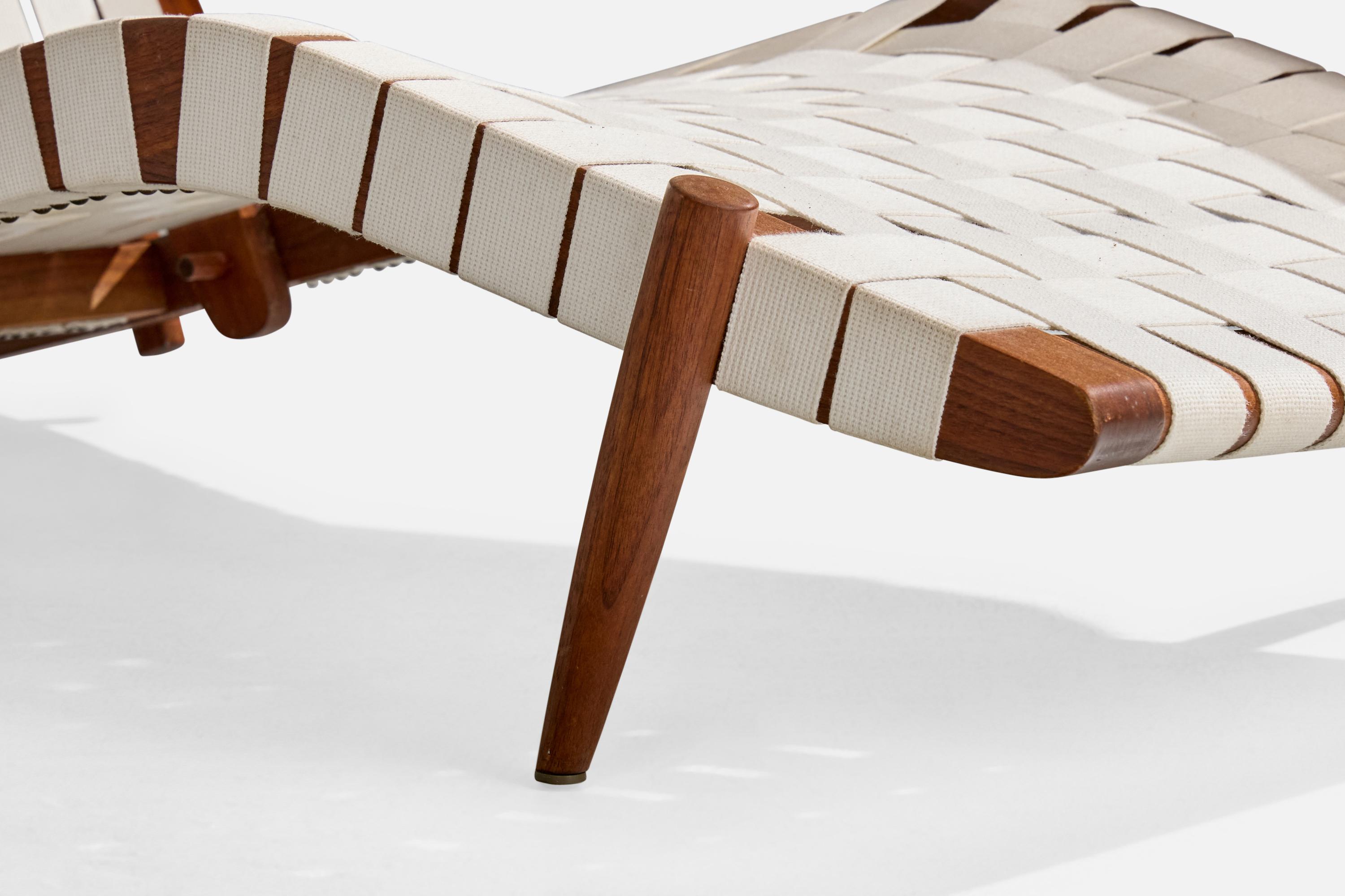 George Nakashima, Long Chair, Walnut, Cotton, Japan, 1980s For Sale 11