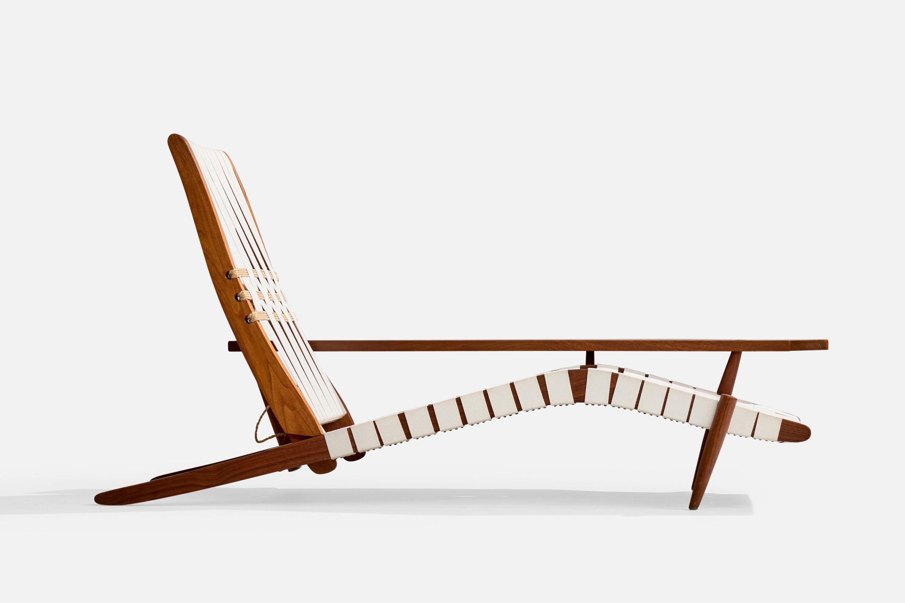 George Nakashima, Long Chair, Walnut, Cotton, Japan, 1980s For Sale 1