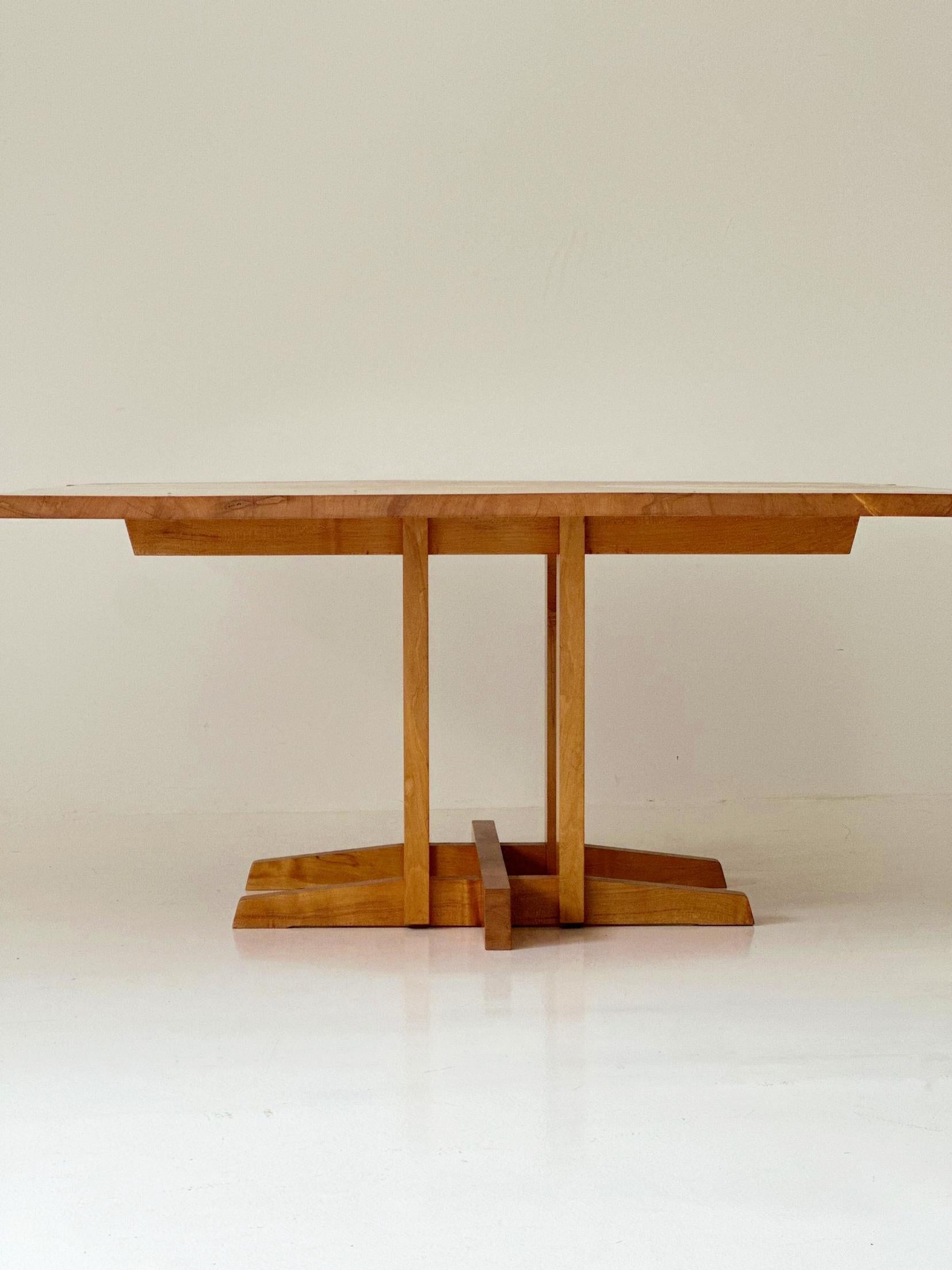Mid-Century Modern Table de salle à manger française George Nakashima, en érable, signée et datée de 1980 en vente