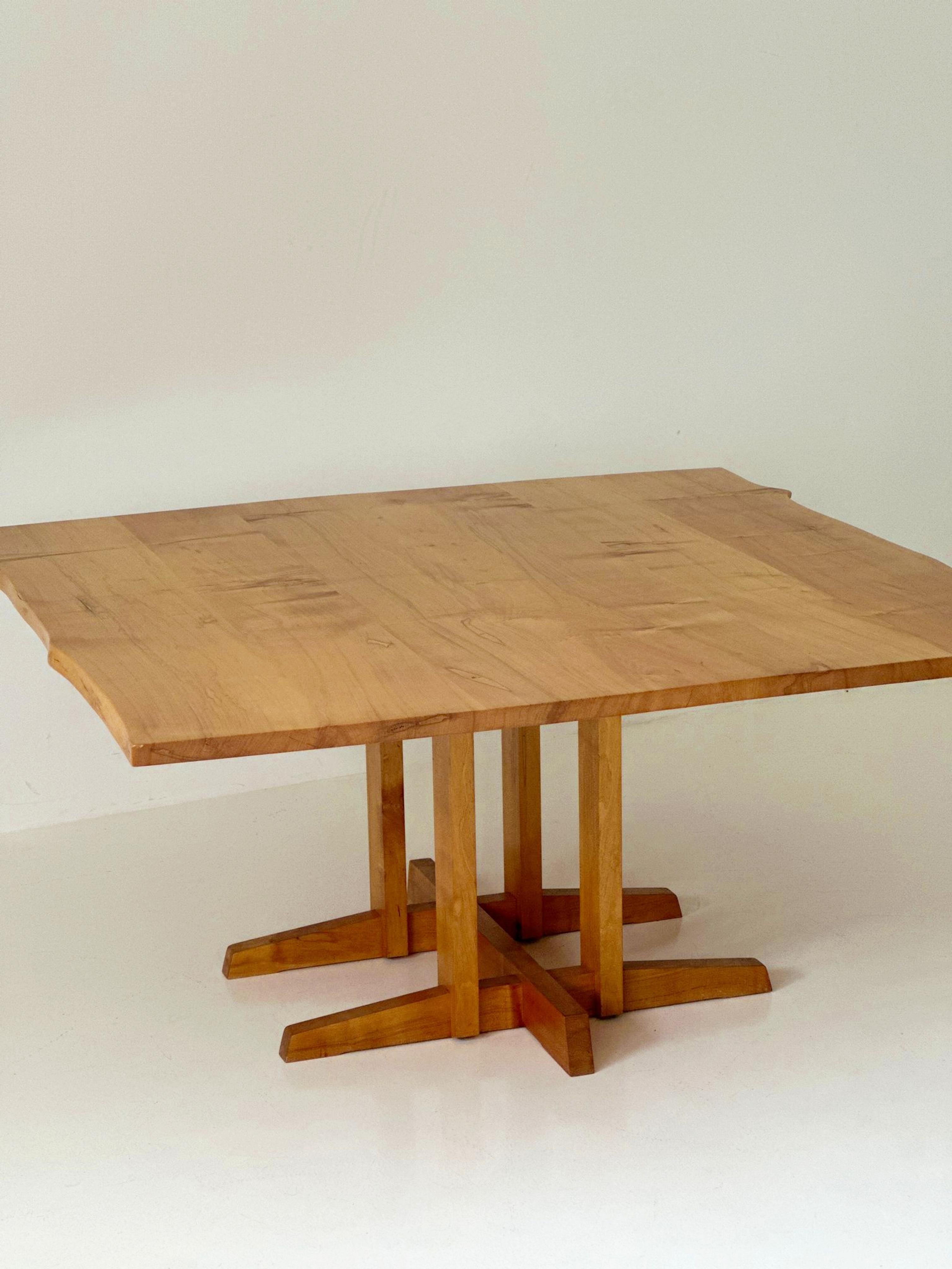 Américain Table de salle à manger française George Nakashima, en érable, signée et datée de 1980 en vente