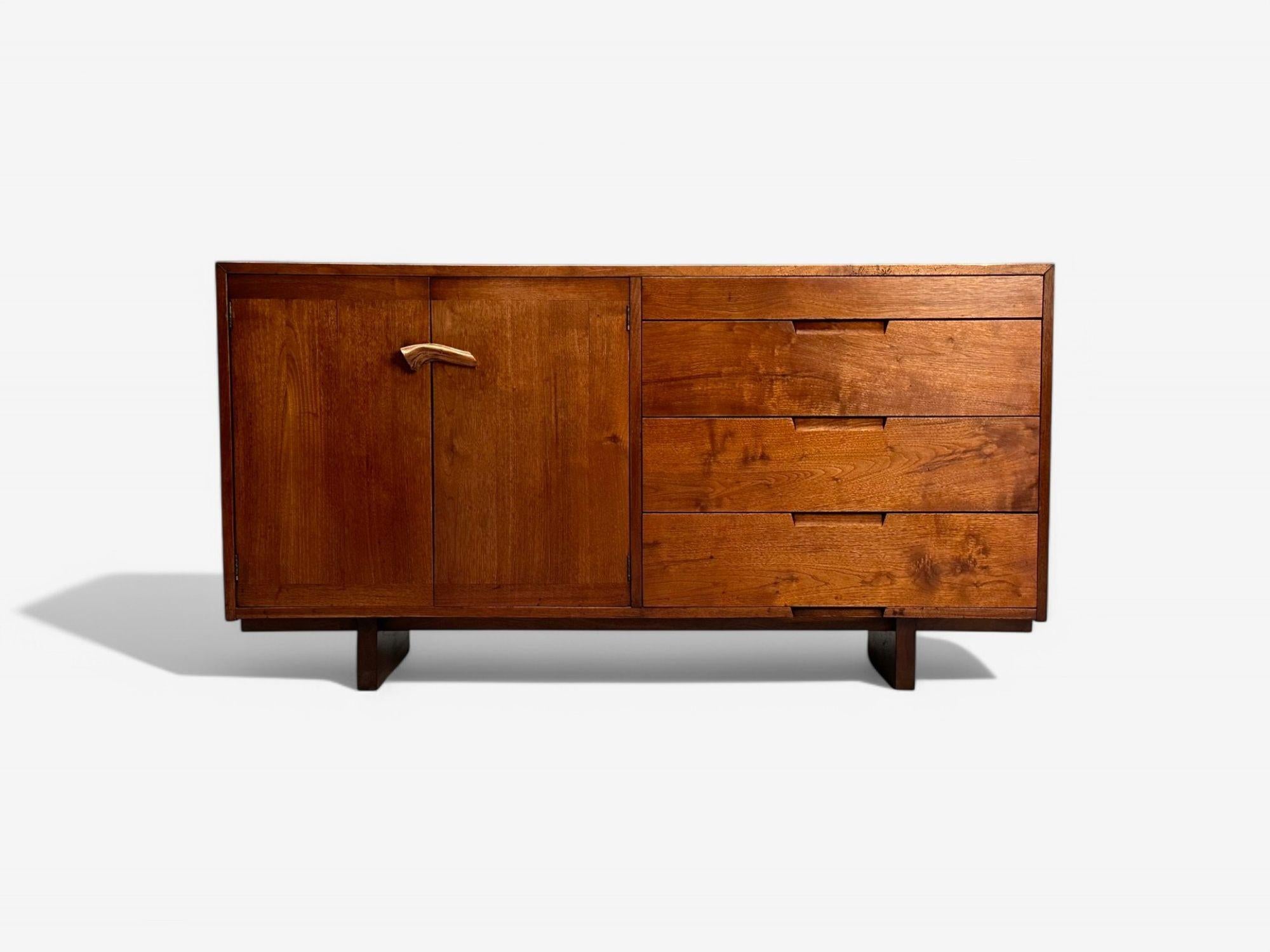 George Nakashima, Mid-Century Modern, American Walnut, Rare Dresser, USA, 1953 In Good Condition For Sale In Manhasset, NY