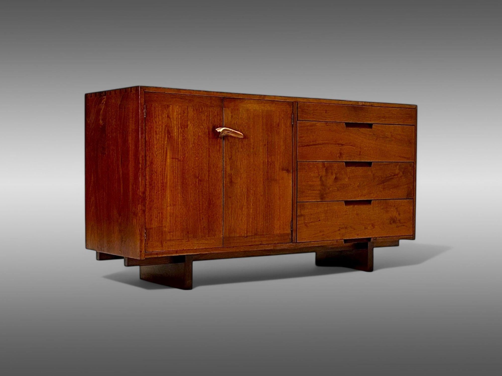 Mid-20th Century George Nakashima, Mid-Century Modern, American Walnut, Rare Dresser, USA, 1953 For Sale