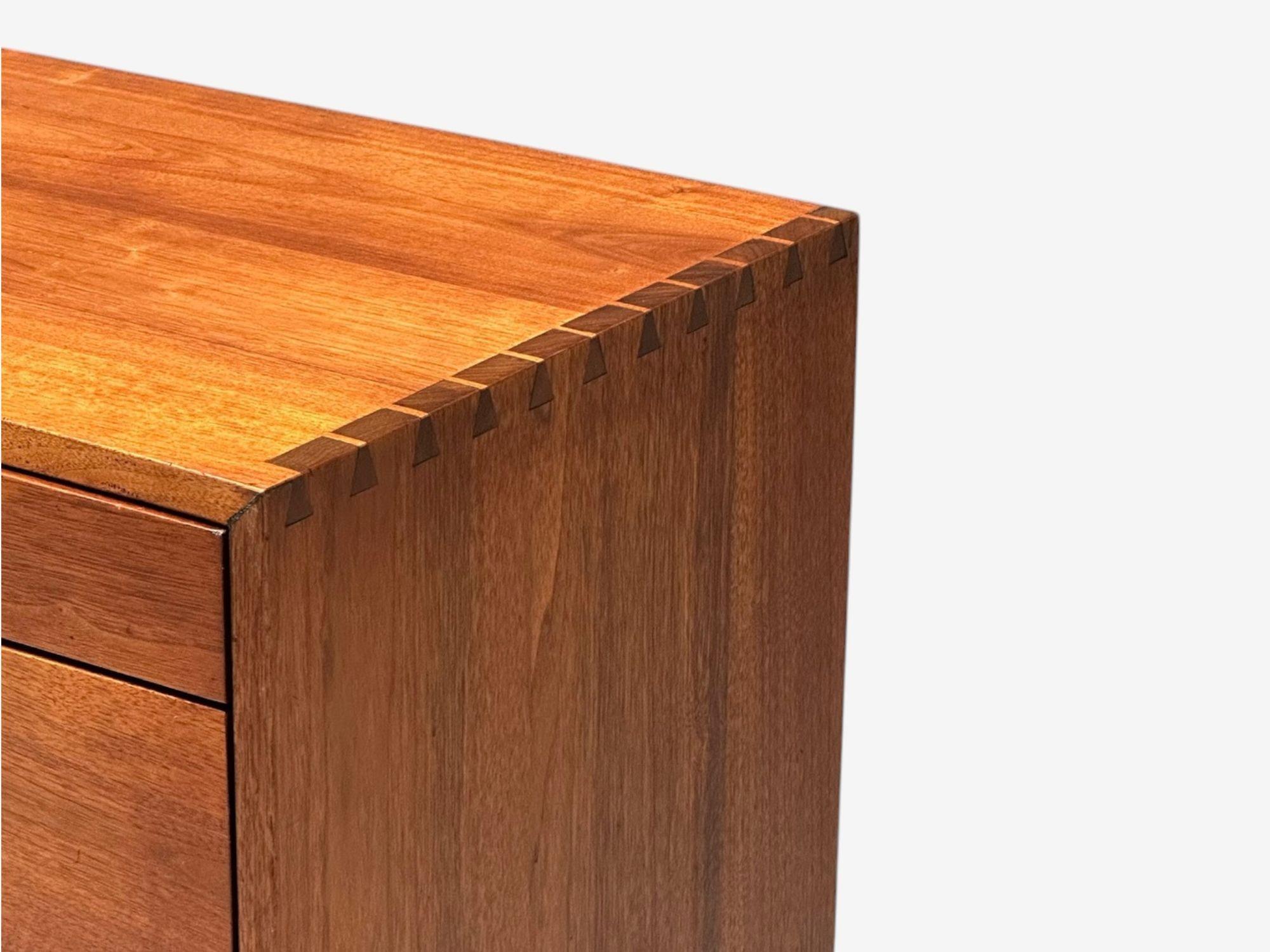 George Nakashima, Mid-Century Modern, American Walnut, Rare Dresser, USA, 1953 For Sale 4