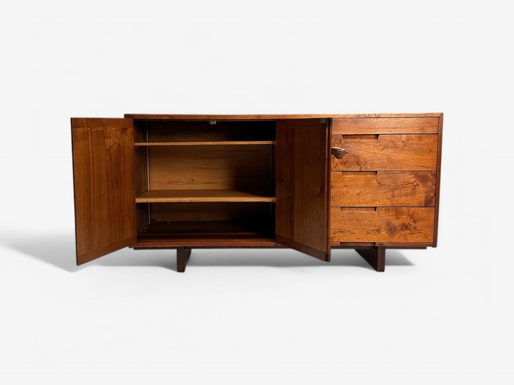 George Nakashima, Mid-Century Modern, American Walnut, Rare Dresser, USA, 1953 For Sale 5