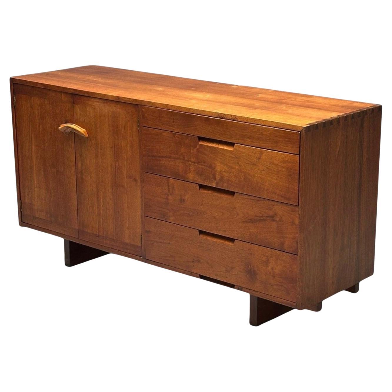 Seltene Kommode von George Nakashima, Mid-Century Modern, amerikanisches Nussbaumholz, Seltene Kommode, USA, 1953
