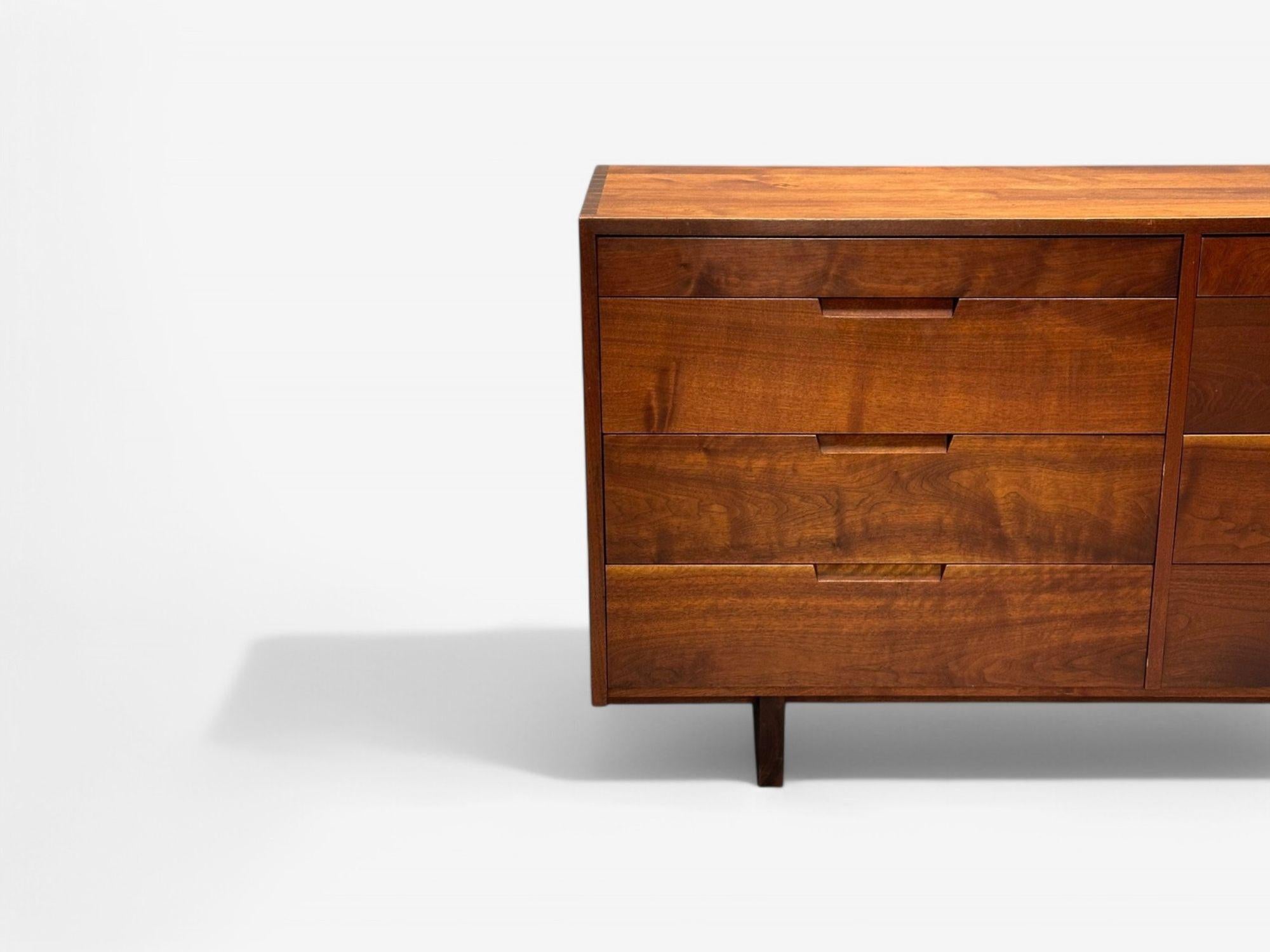 George Nakashima, Mid-Century Modern, Sap Walnut, Rare Dresser, USA, 1958 In Good Condition For Sale In Manhasset, NY