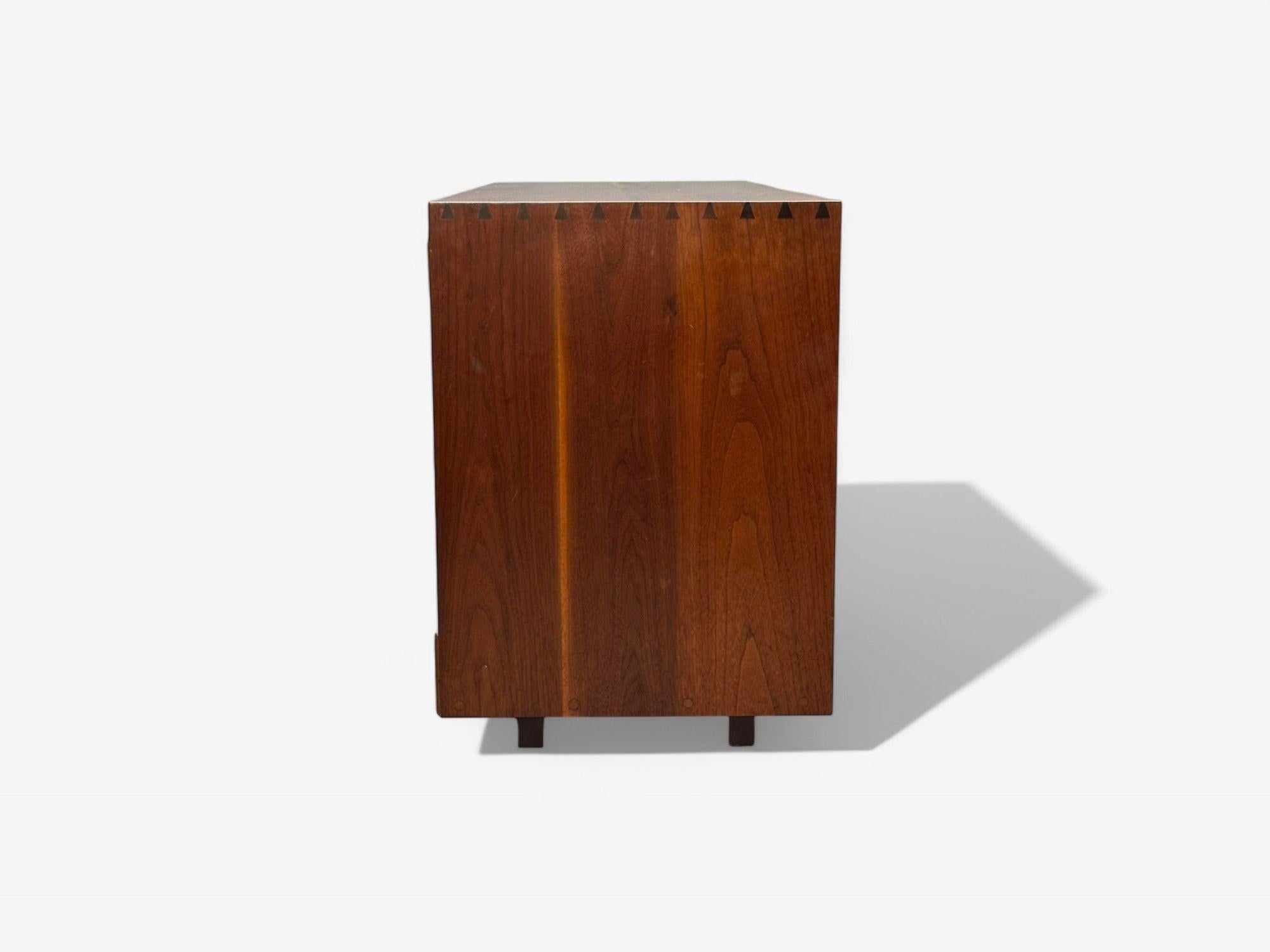 George Nakashima, Mid-Century Modern, Sap Walnut, Rare Dresser, USA, 1958 For Sale 2