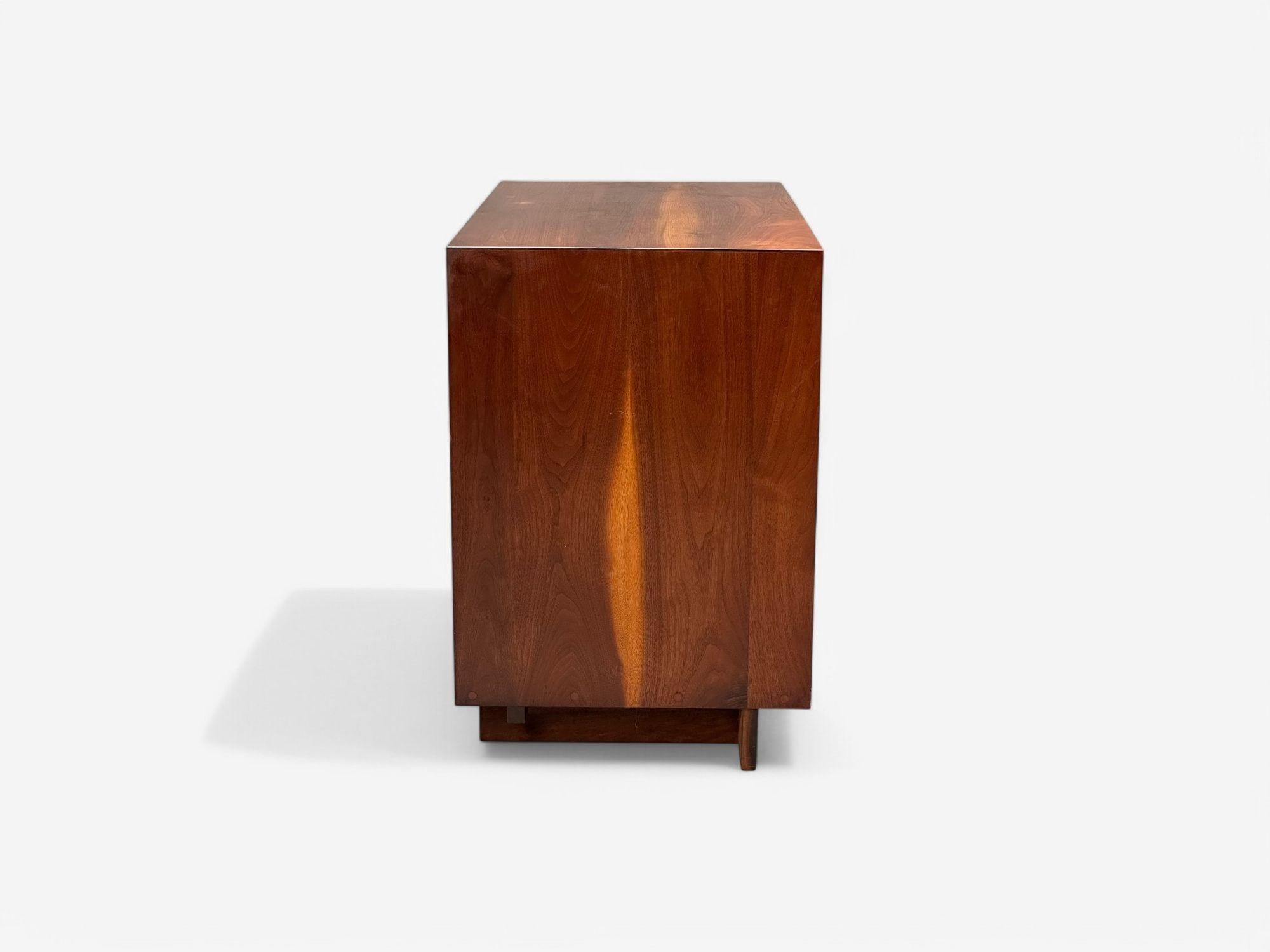 Mid-20th Century George Nakashima, Mid-Century Modern, Sap Walnut, Rare Nightstand, USA, 1957 For Sale