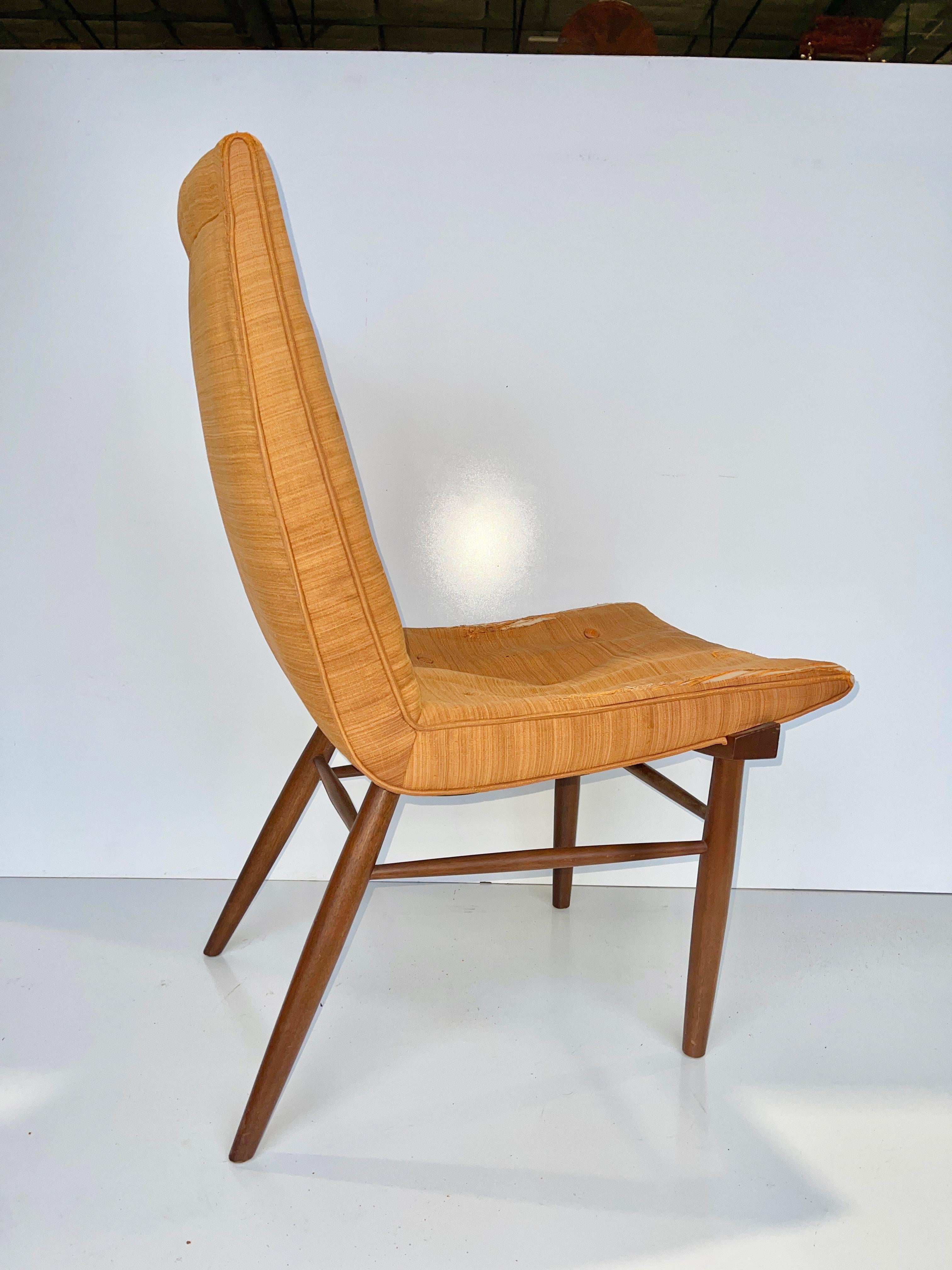 George Nakashima designed Model 206 chair for the Origins Collection for Widdicomb.
Original condition, without any restorations or refinishing. Joints and dowels tight.
Original upholstery. Foam is dried and powdery.
Widdicomb label present.
 