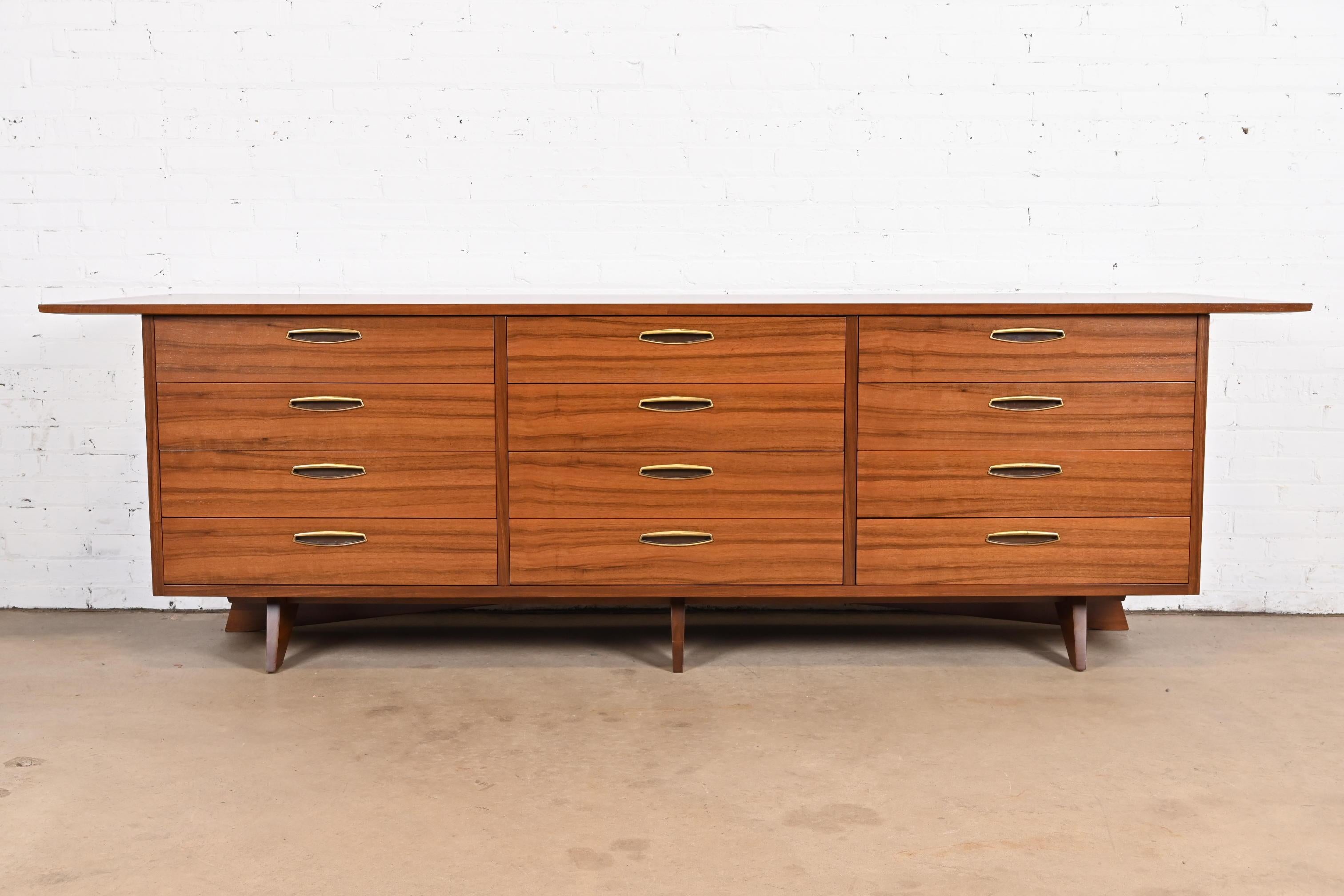 Mid-Century Modern George Nakashima Monumental Sculpted East Indian Laurel Wood Dresser