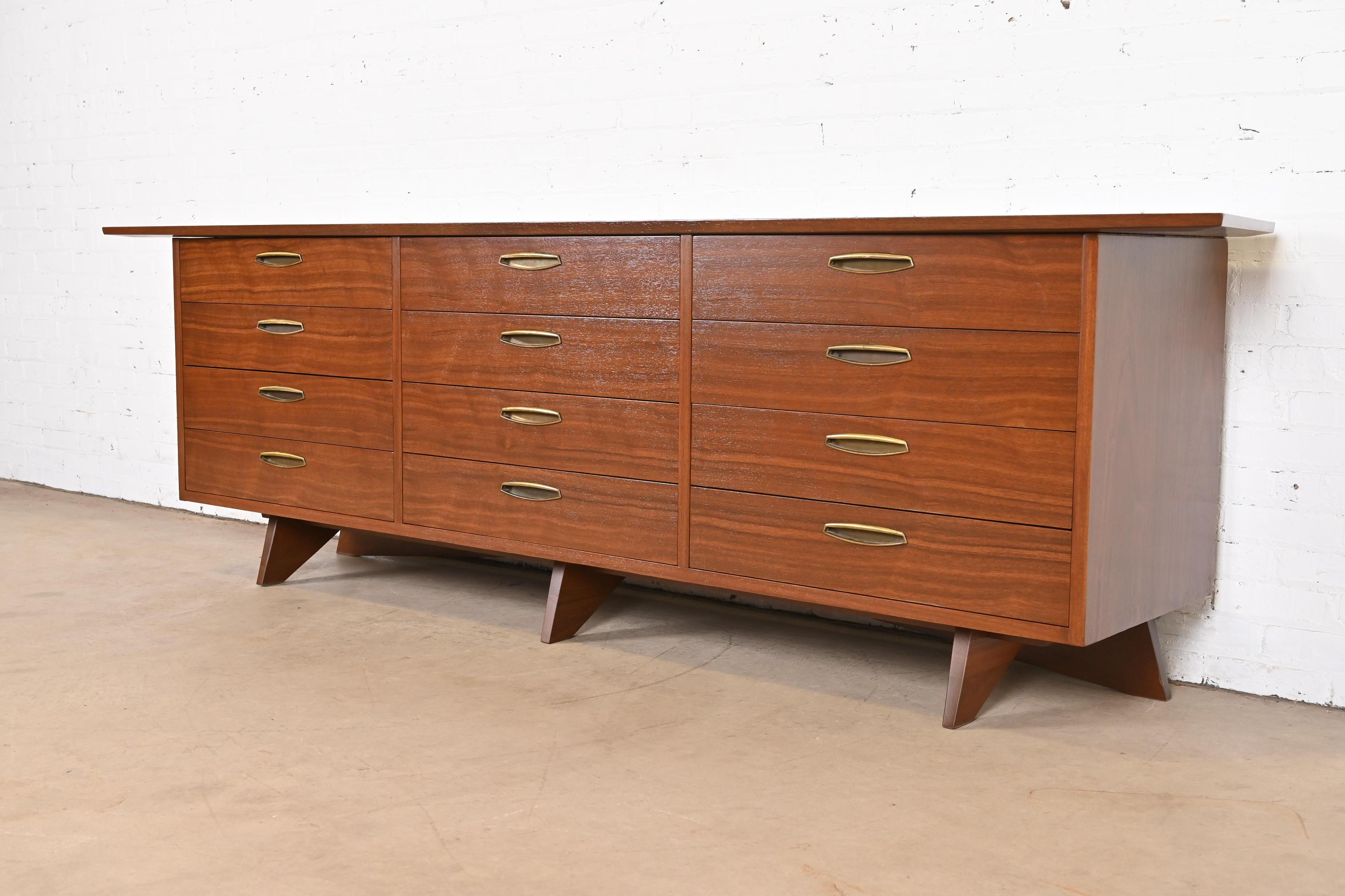 George Nakashima Monumental Sculpted Walnut Dresser for Widdicomb, Restored In Good Condition For Sale In South Bend, IN