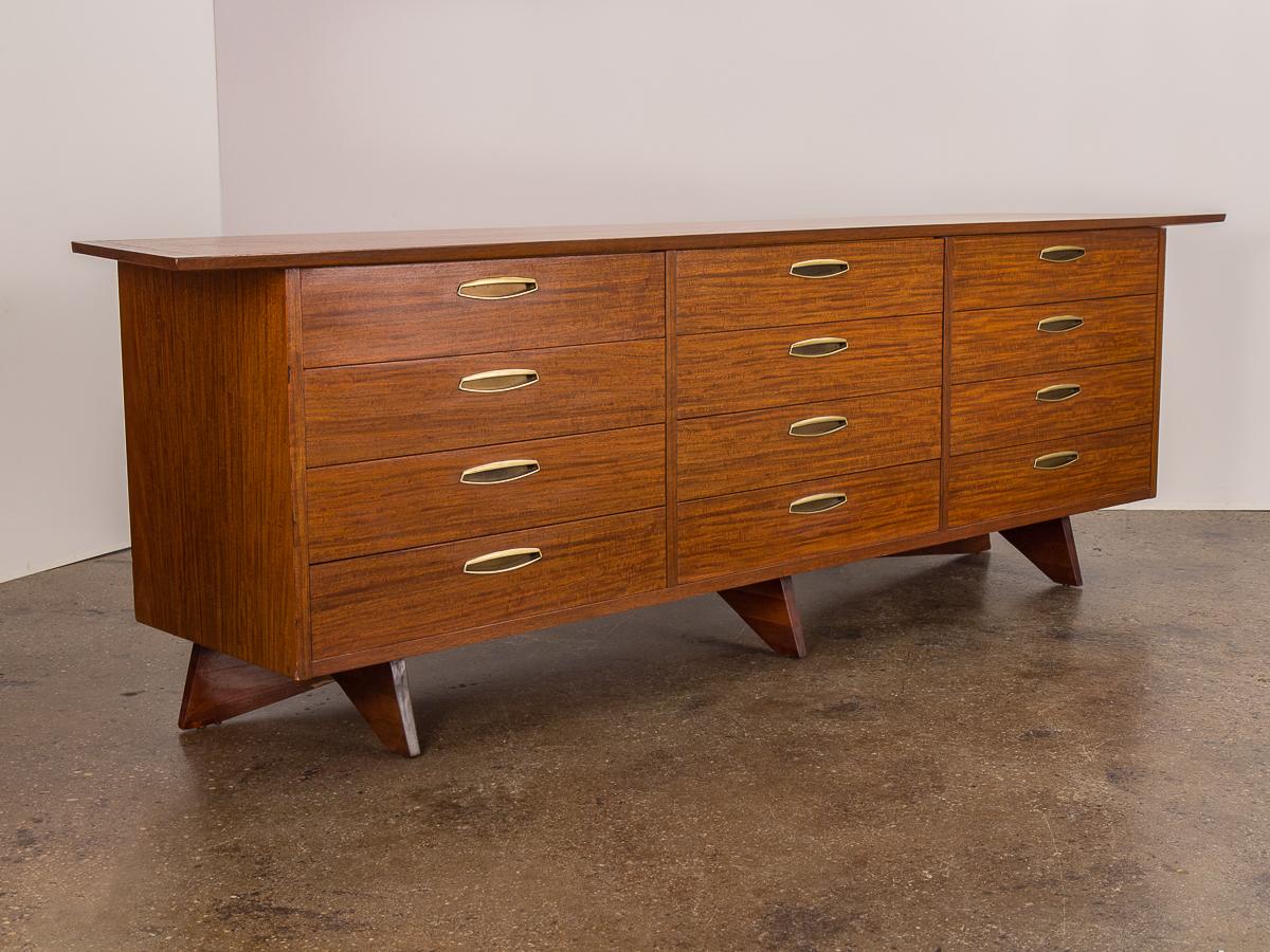 George Nakashima Origins Triple Dresser for Widdicomb In Excellent Condition In Brooklyn, NY