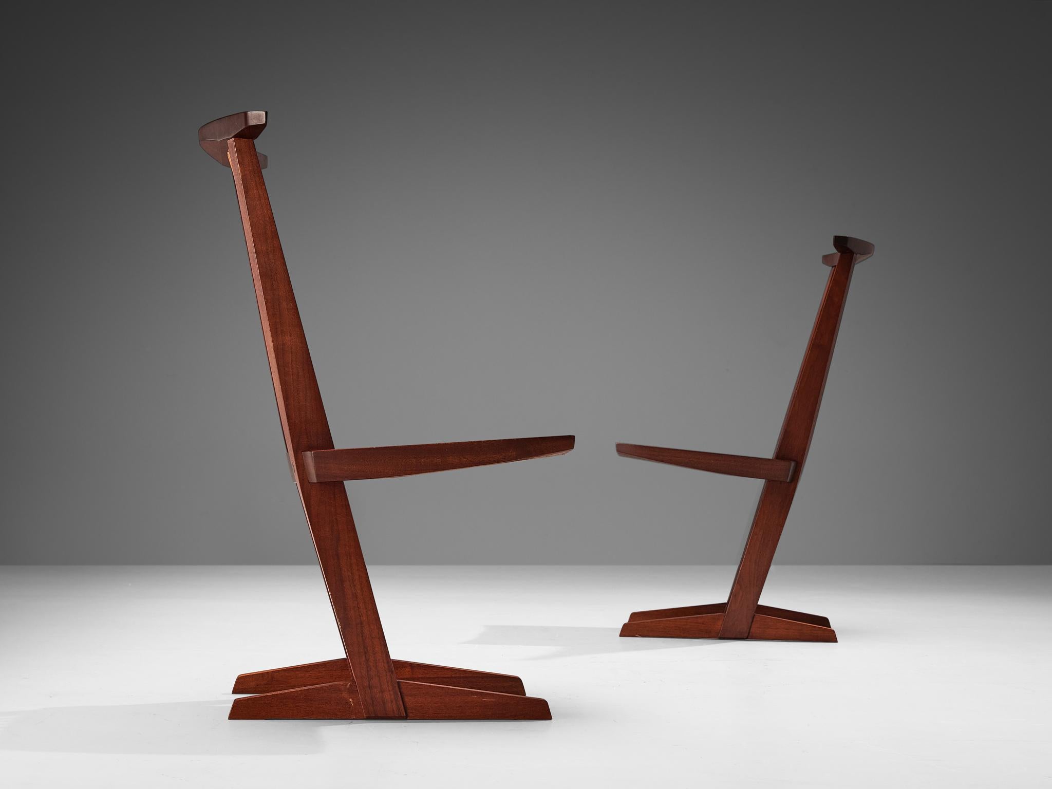 George Nakashima Pair of 'Conoid' Dining Chairs in Walnut In Good Condition In Waalwijk, NL